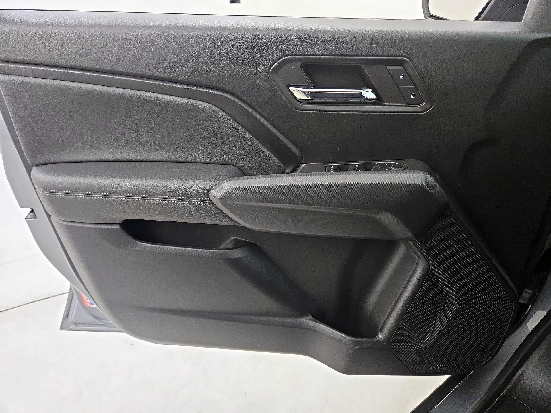 Thumbnail: 2023 Chevrolet Colorado - 12