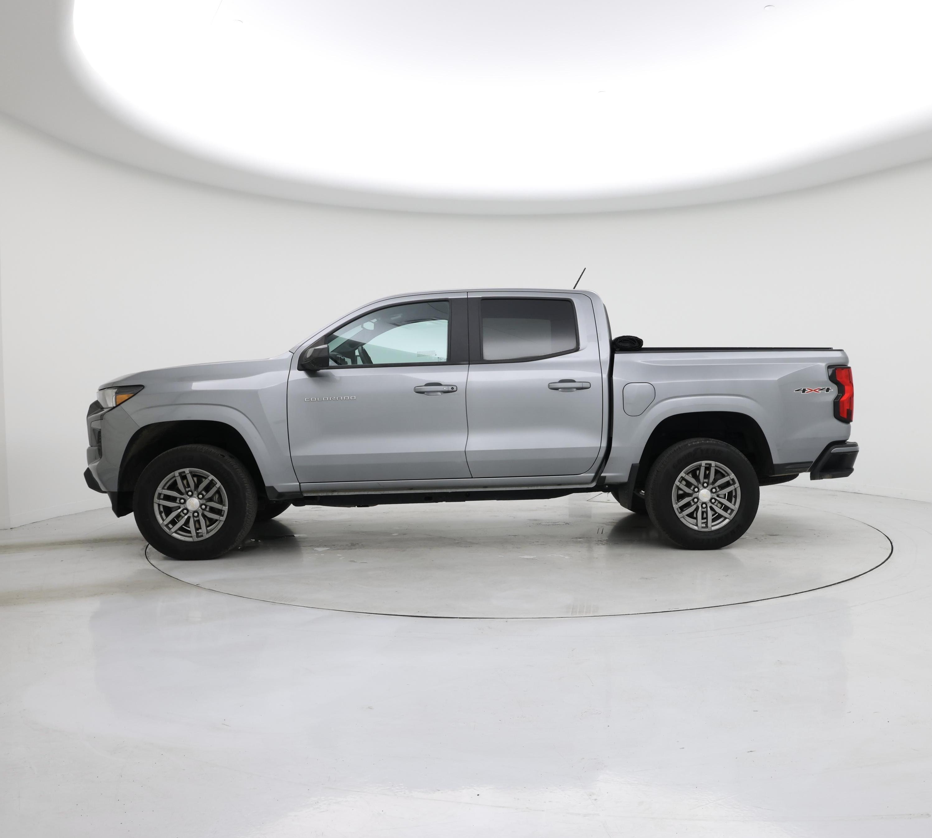 Thumbnail: 2023 Chevrolet Colorado - 3