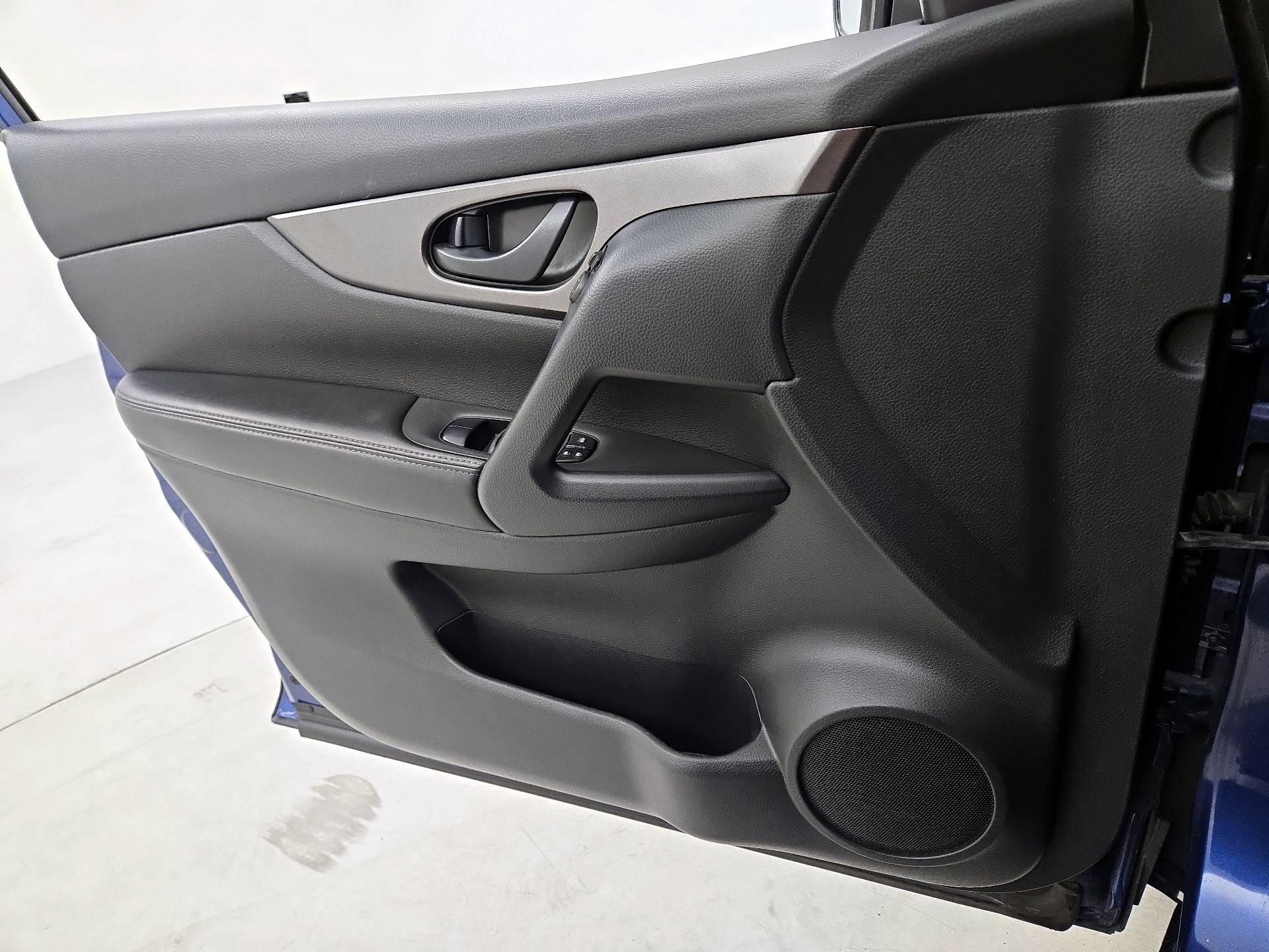 Thumbnail: 2022 Nissan Rogue Sport - 12