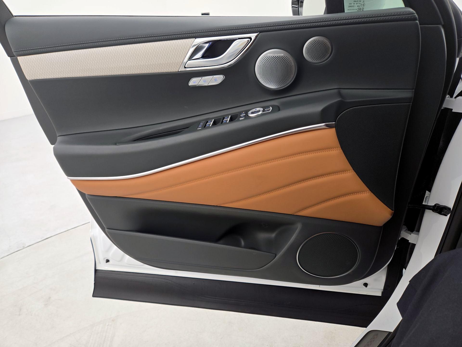 Thumbnail: 2025 Genesis GV80 - 12