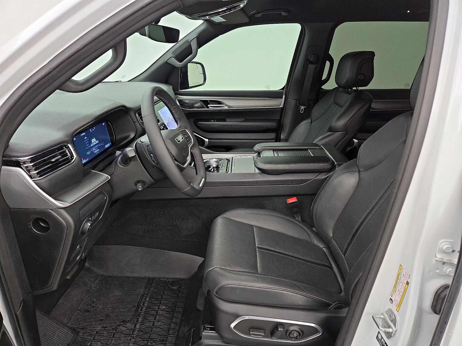 Thumbnail: 2025 Jeep Wagoneer - 11