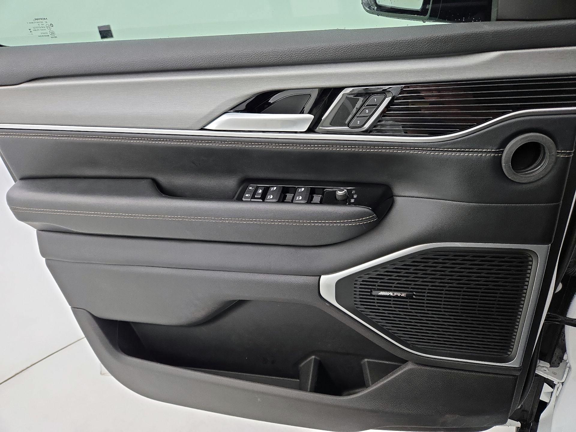 Thumbnail: 2025 Jeep Wagoneer - 12