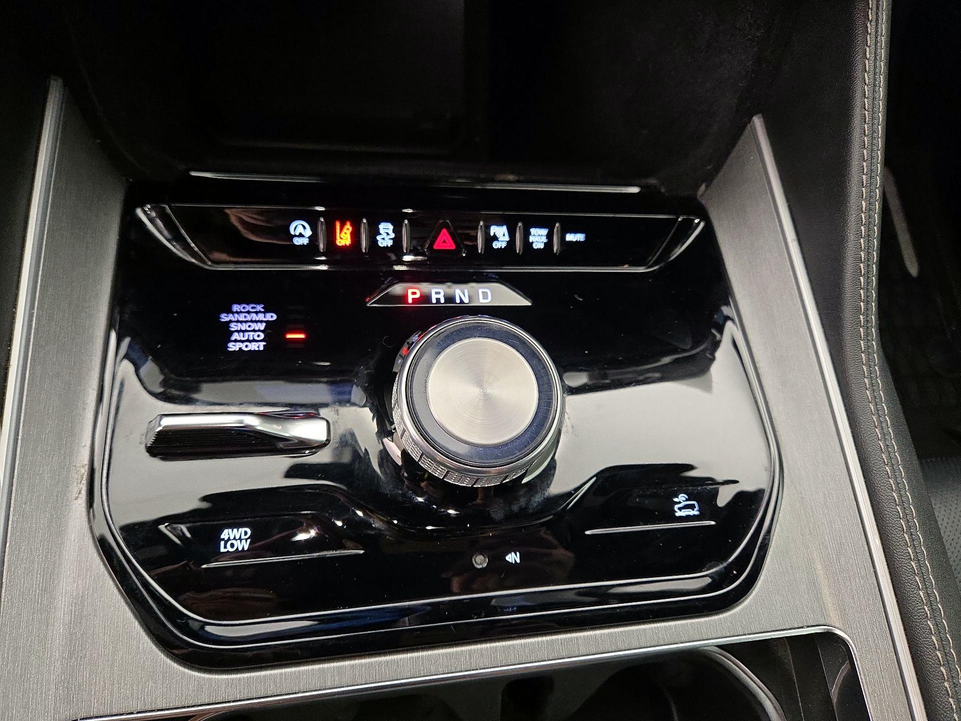 Thumbnail: 2025 Jeep Wagoneer - 18