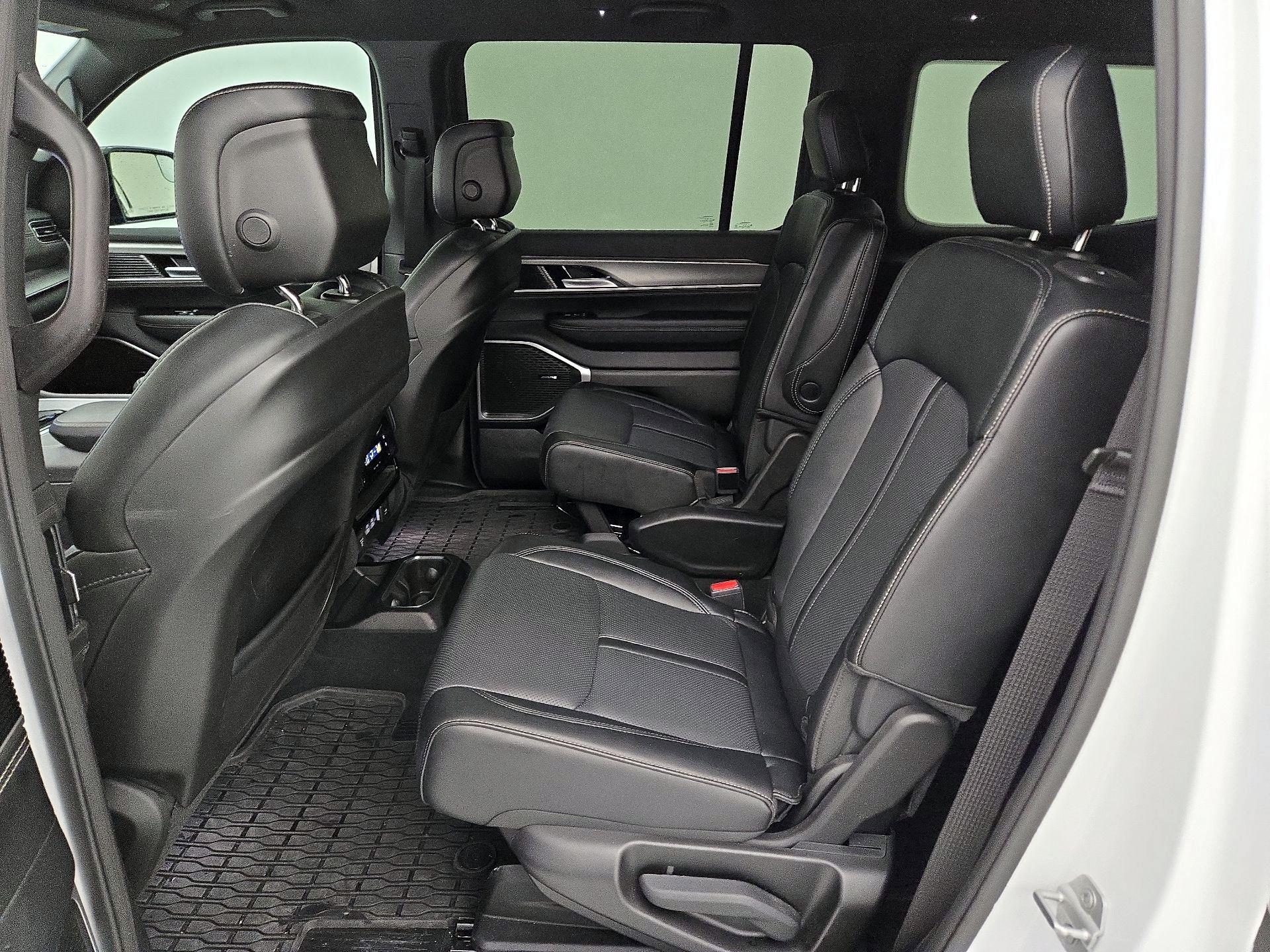 Thumbnail: 2025 Jeep Wagoneer - 20