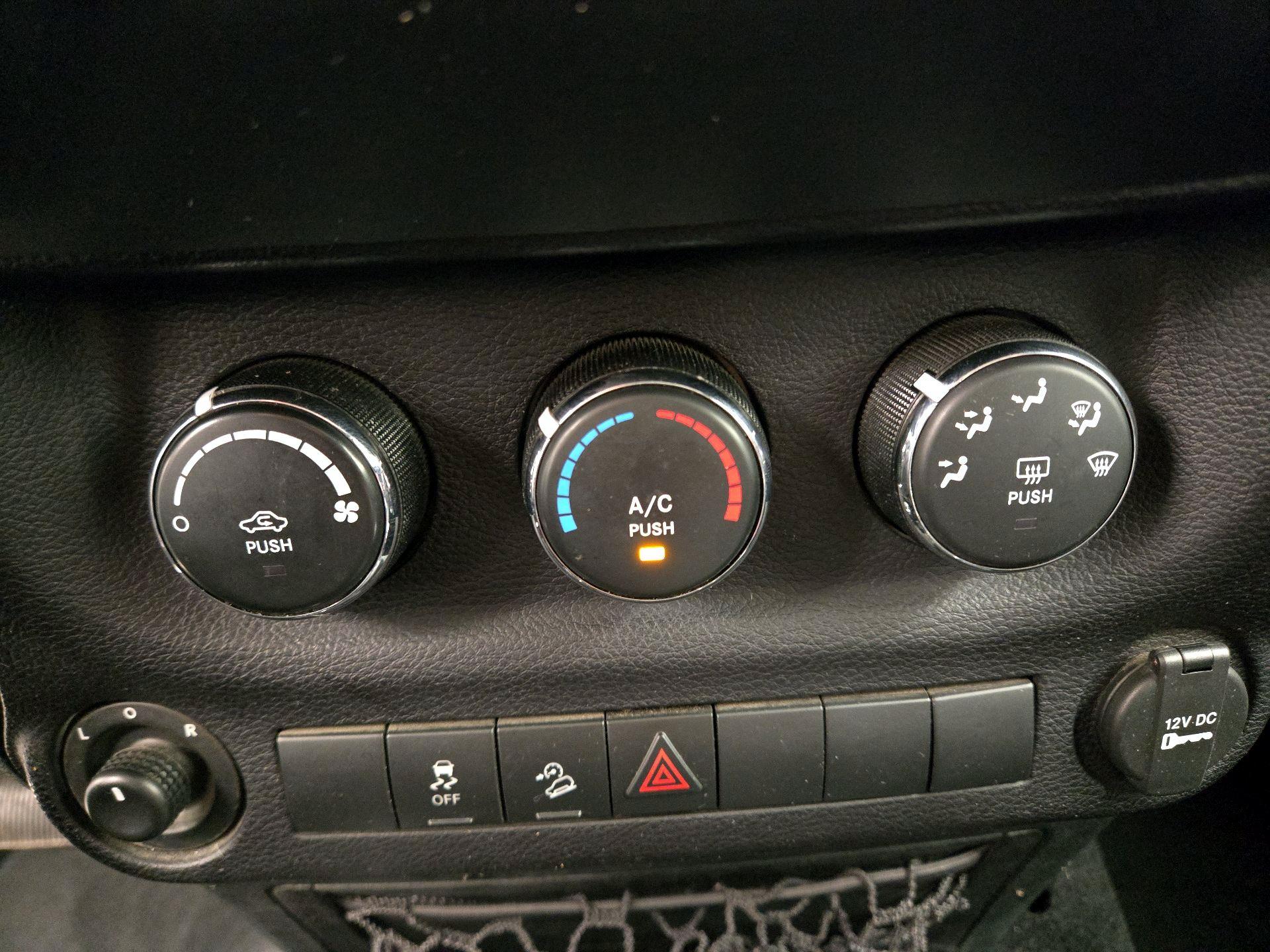 Thumbnail: 2016 Jeep Wrangler - 14