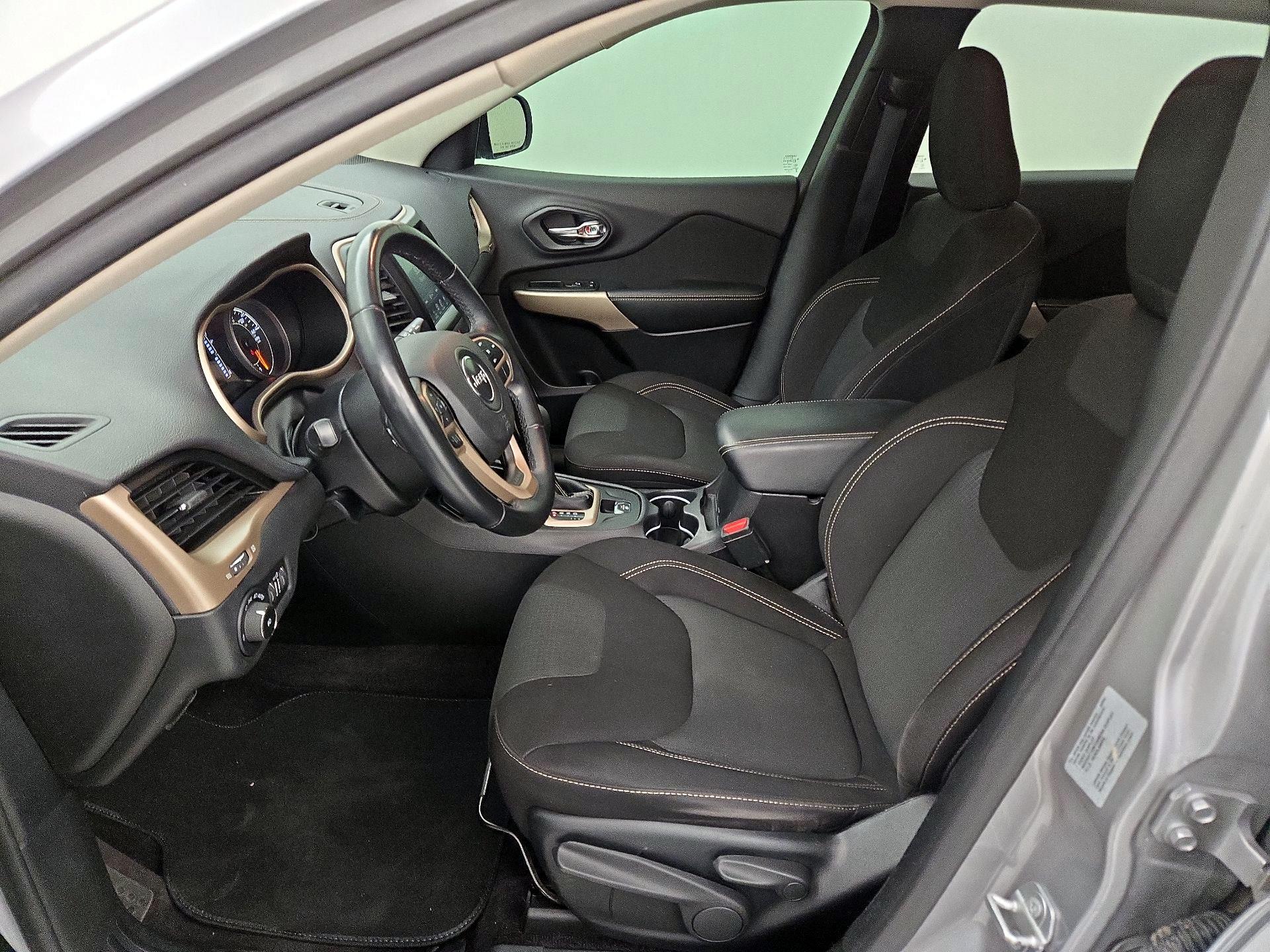 Thumbnail: 2017 Jeep Cherokee - 11