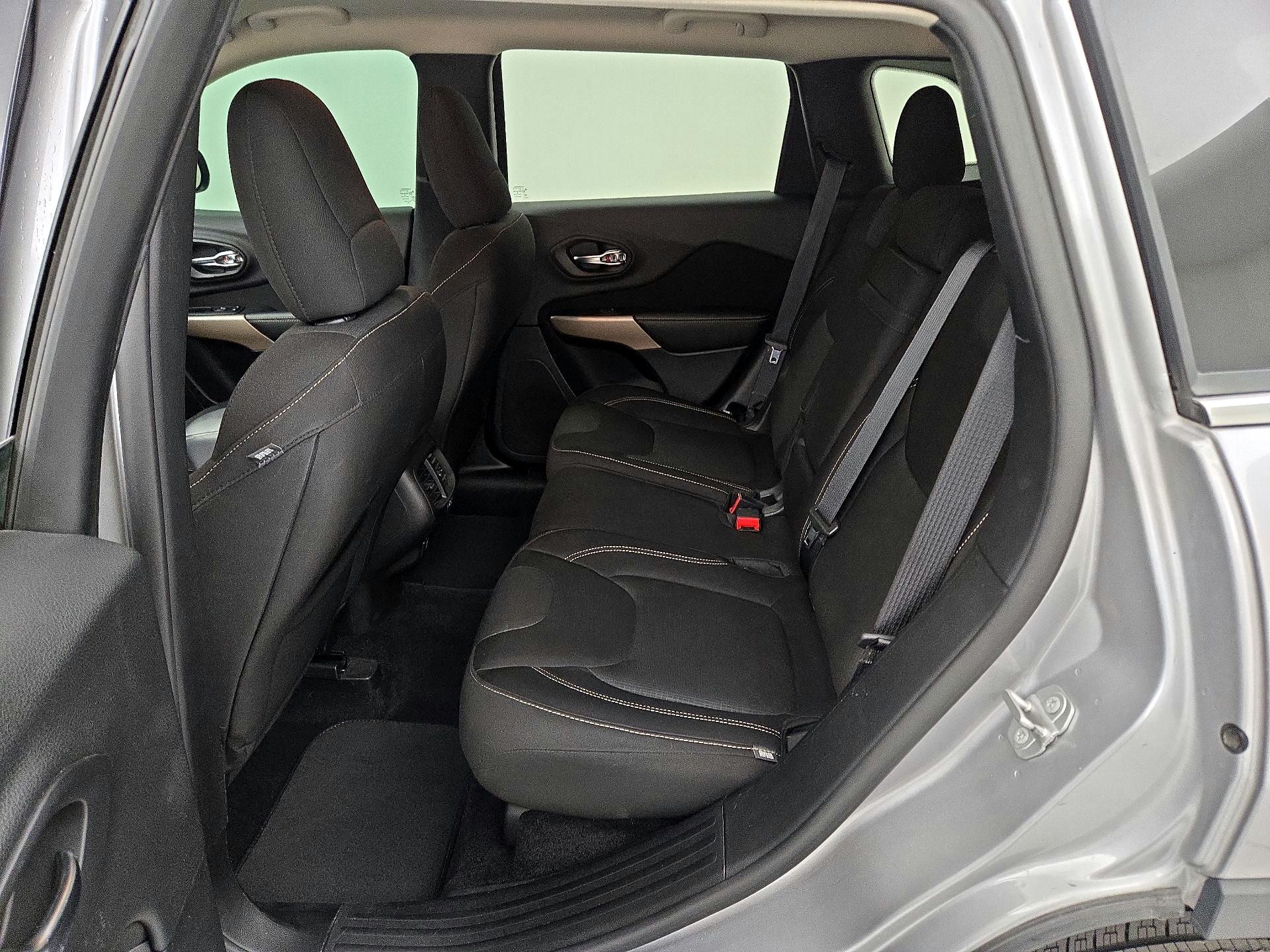 Thumbnail: 2017 Jeep Cherokee - 19