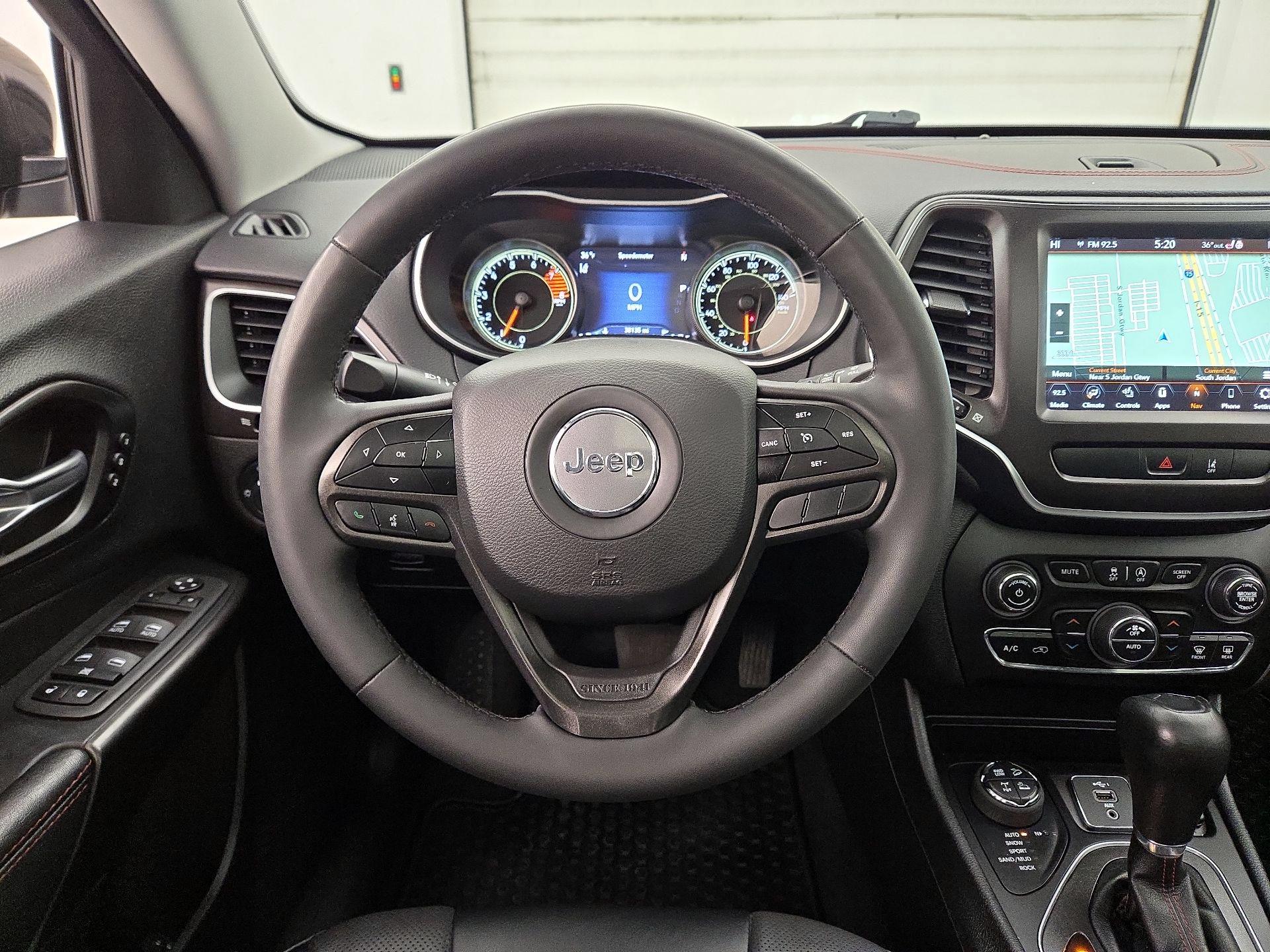 Thumbnail: 2022 Jeep Cherokee - 10