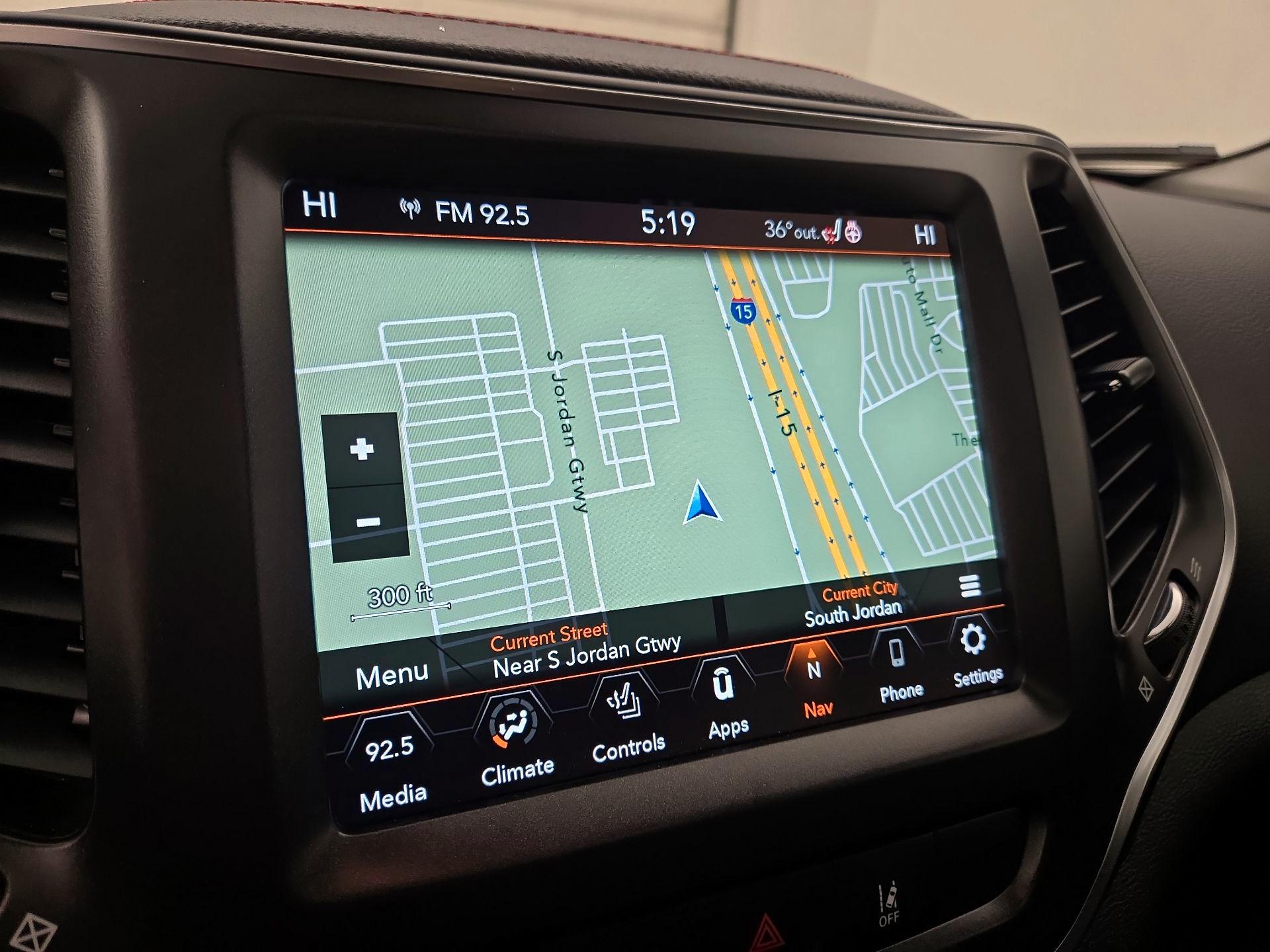 Thumbnail: 2022 Jeep Cherokee - 14