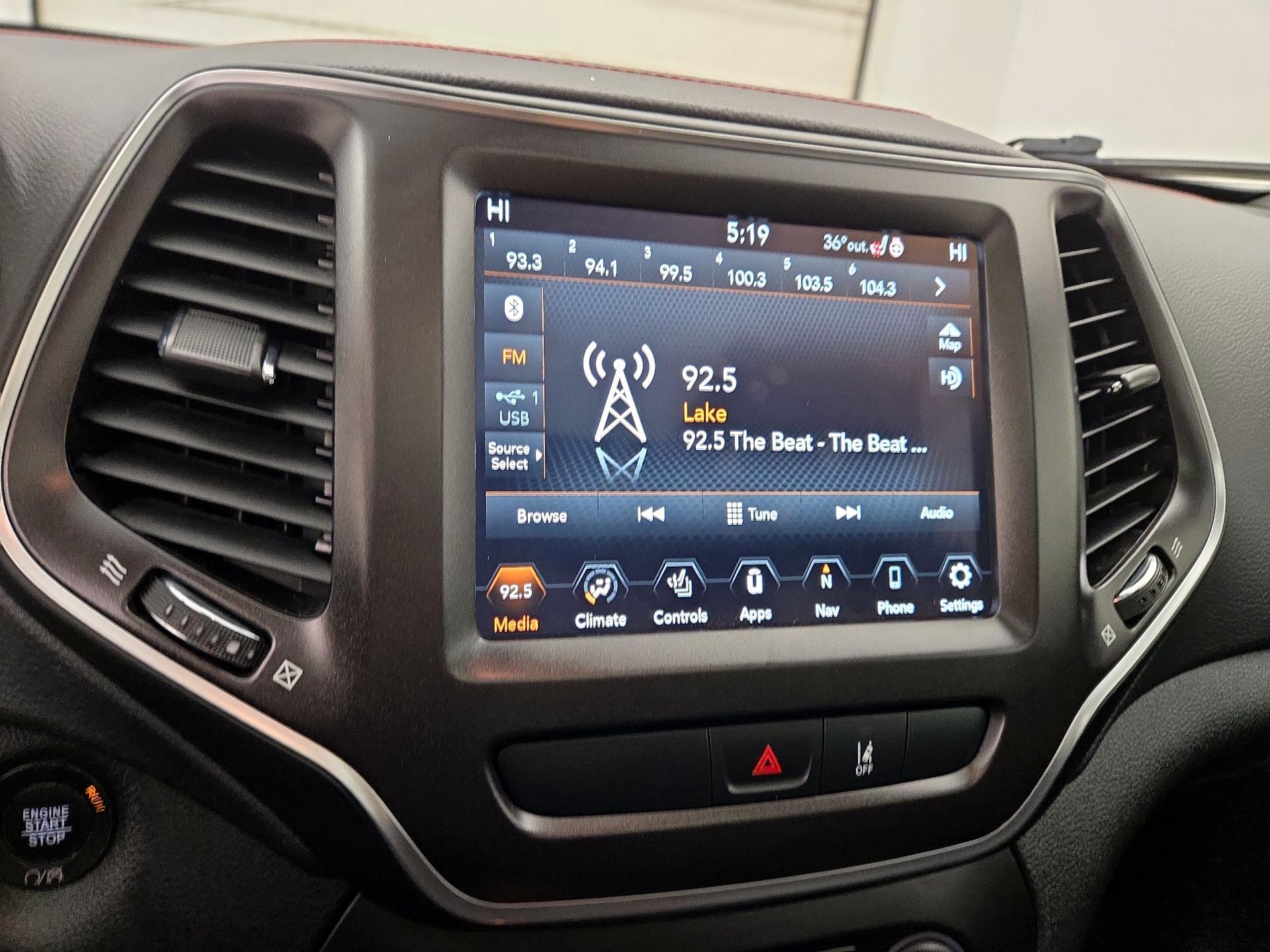 Thumbnail: 2022 Jeep Cherokee - 16