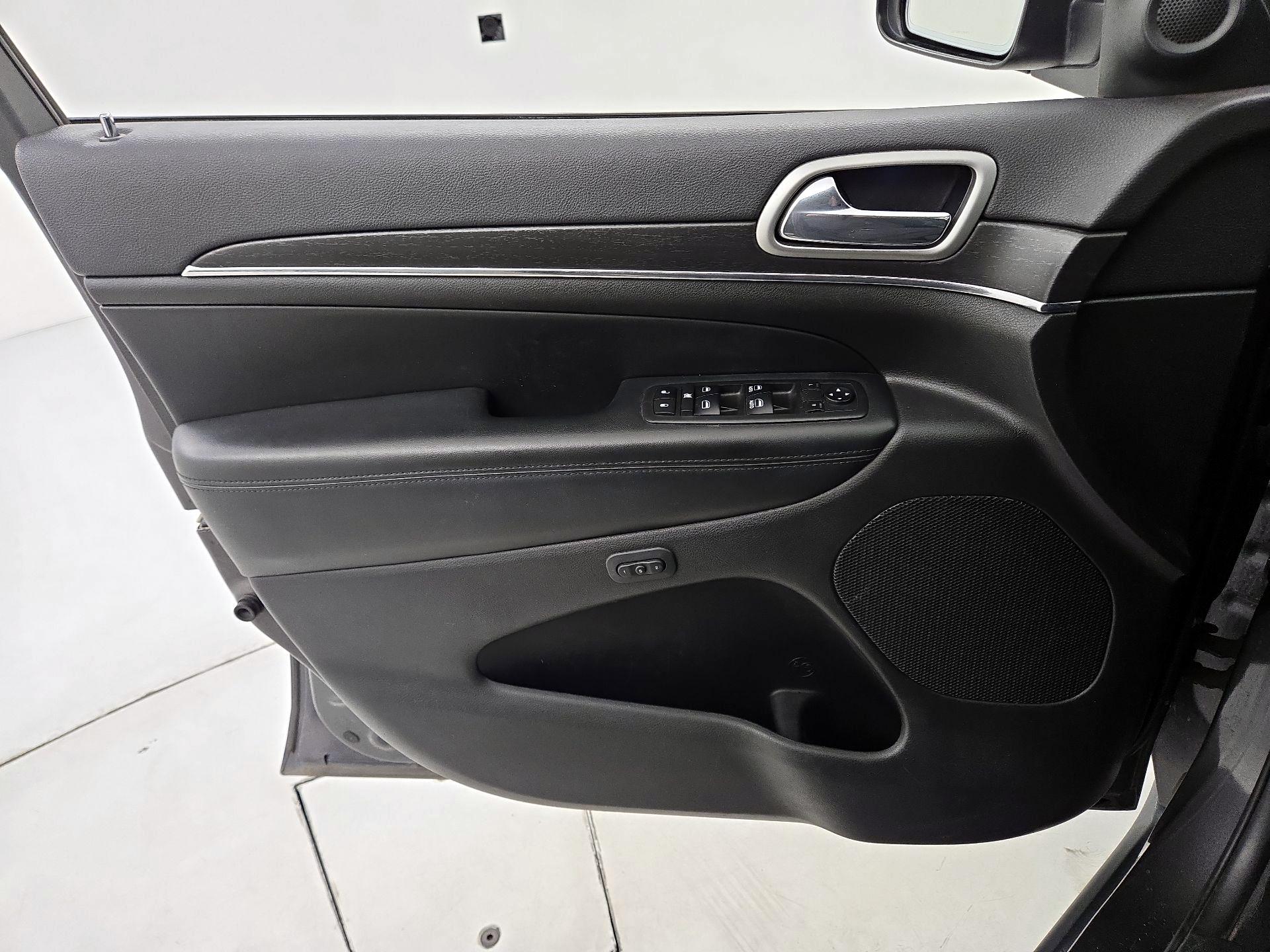 Thumbnail: 2018 Jeep Grand Cherokee - 12