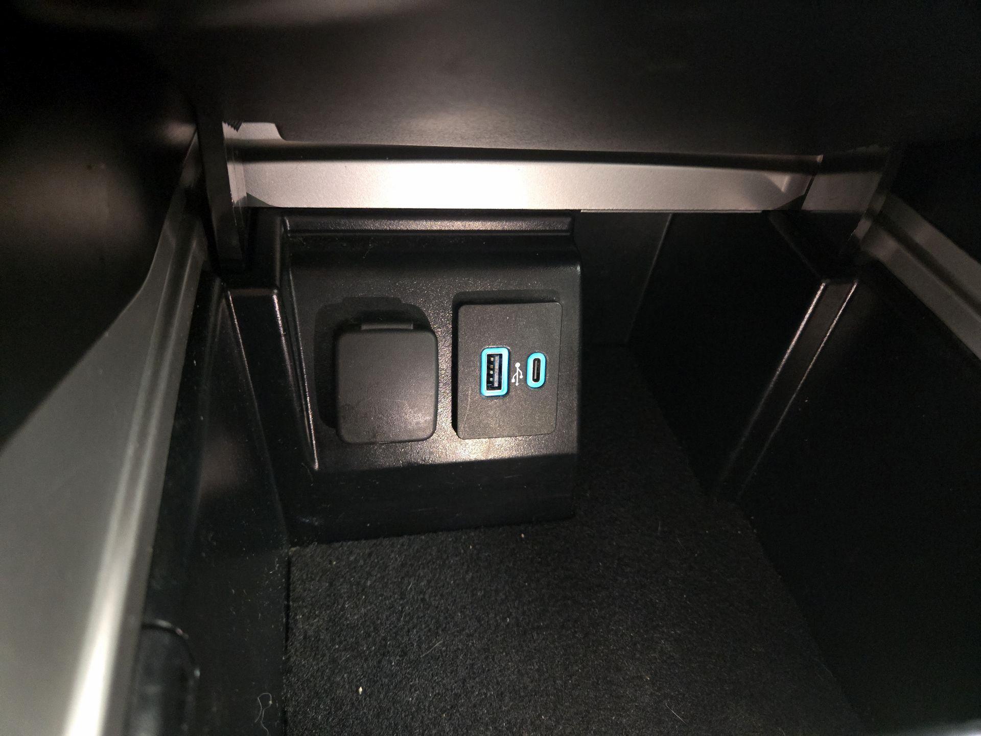 Thumbnail: 2022 Ford Explorer - 19