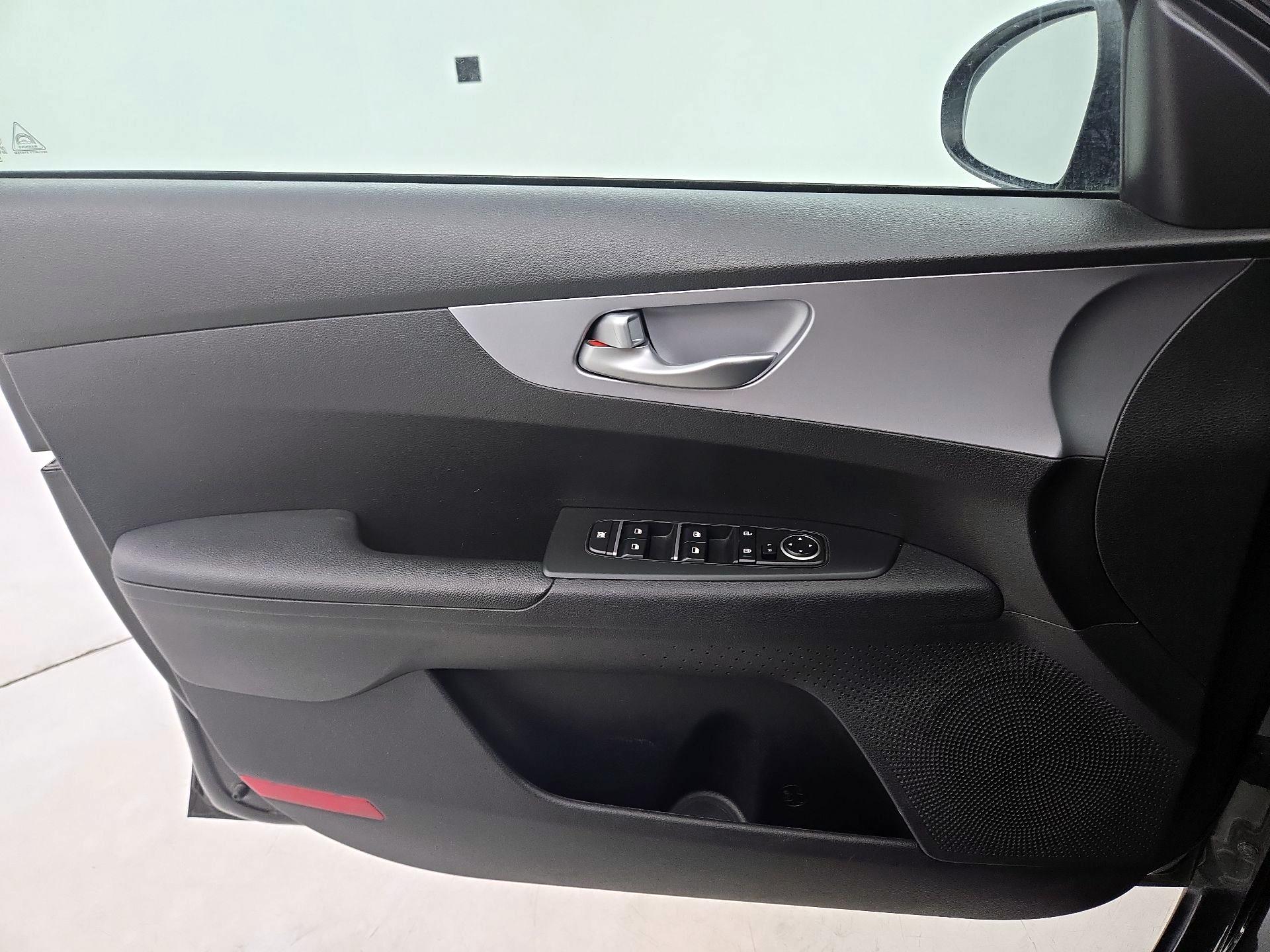 Thumbnail: 2023 Kia Forte - 12