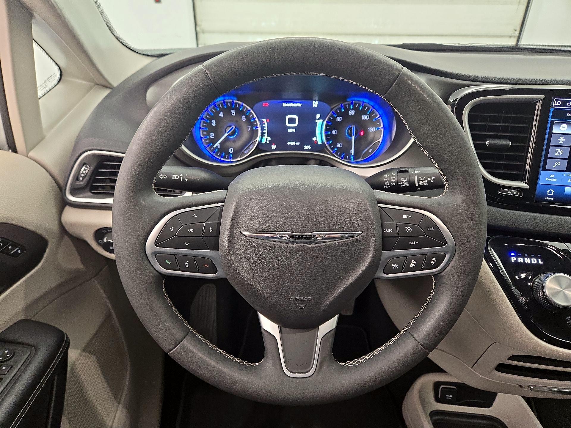 Thumbnail: 2024 Chrysler Pacifica - 10