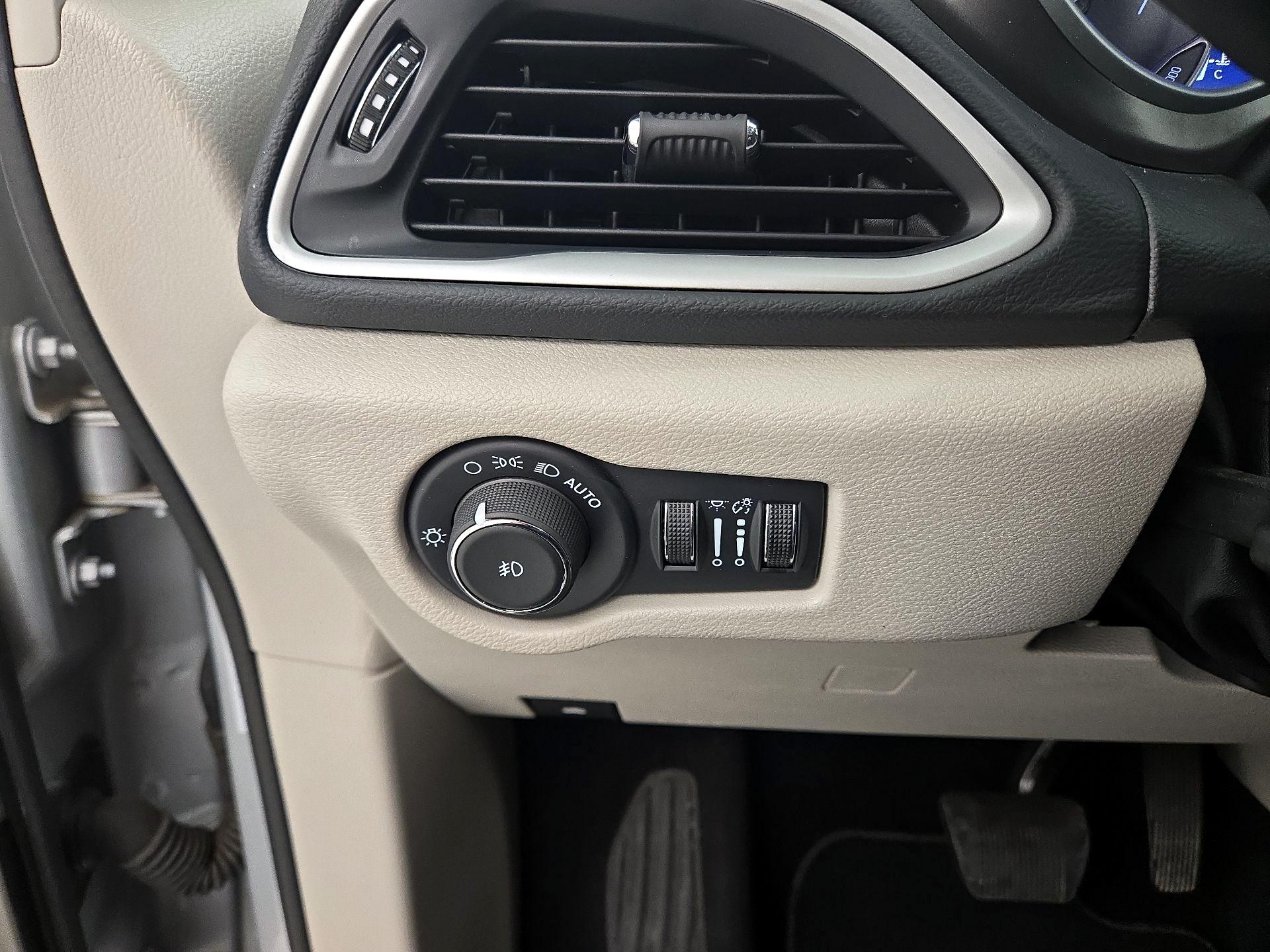 Thumbnail: 2024 Chrysler Pacifica - 13