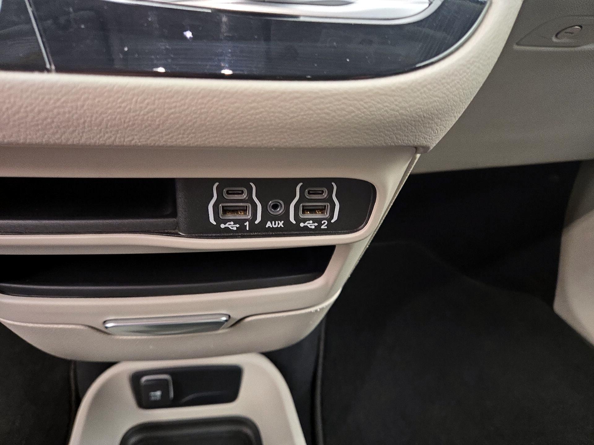 Thumbnail: 2024 Chrysler Pacifica - 18