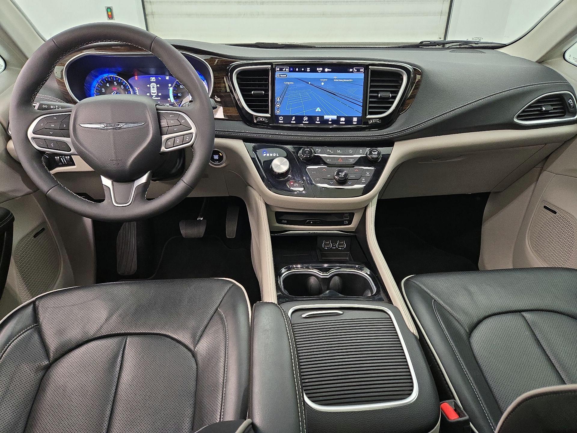 Thumbnail: 2024 Chrysler Pacifica - 9