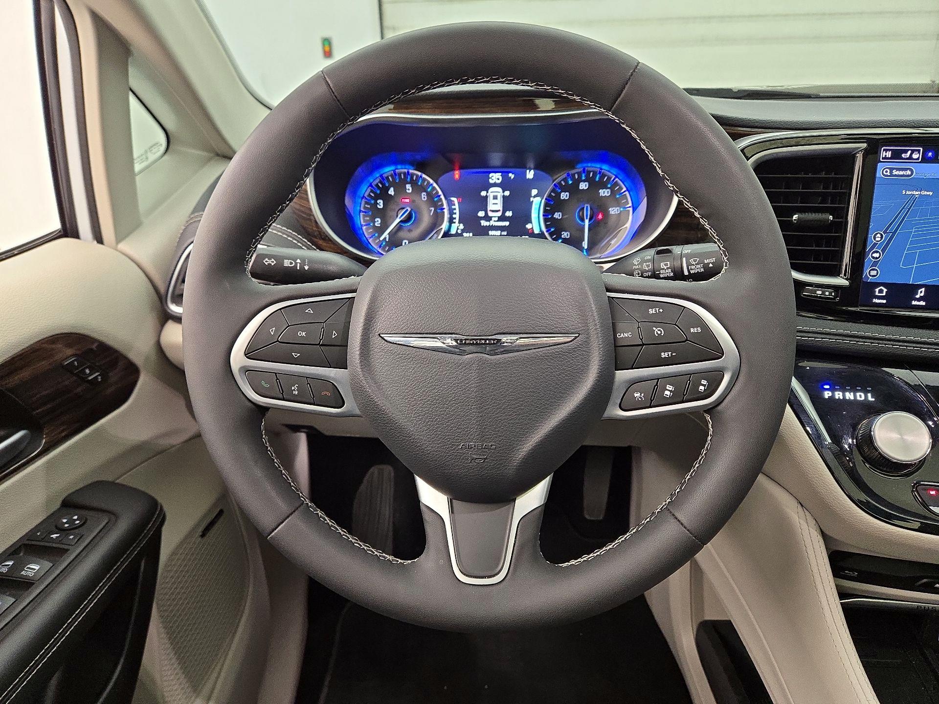 Thumbnail: 2024 Chrysler Pacifica - 10