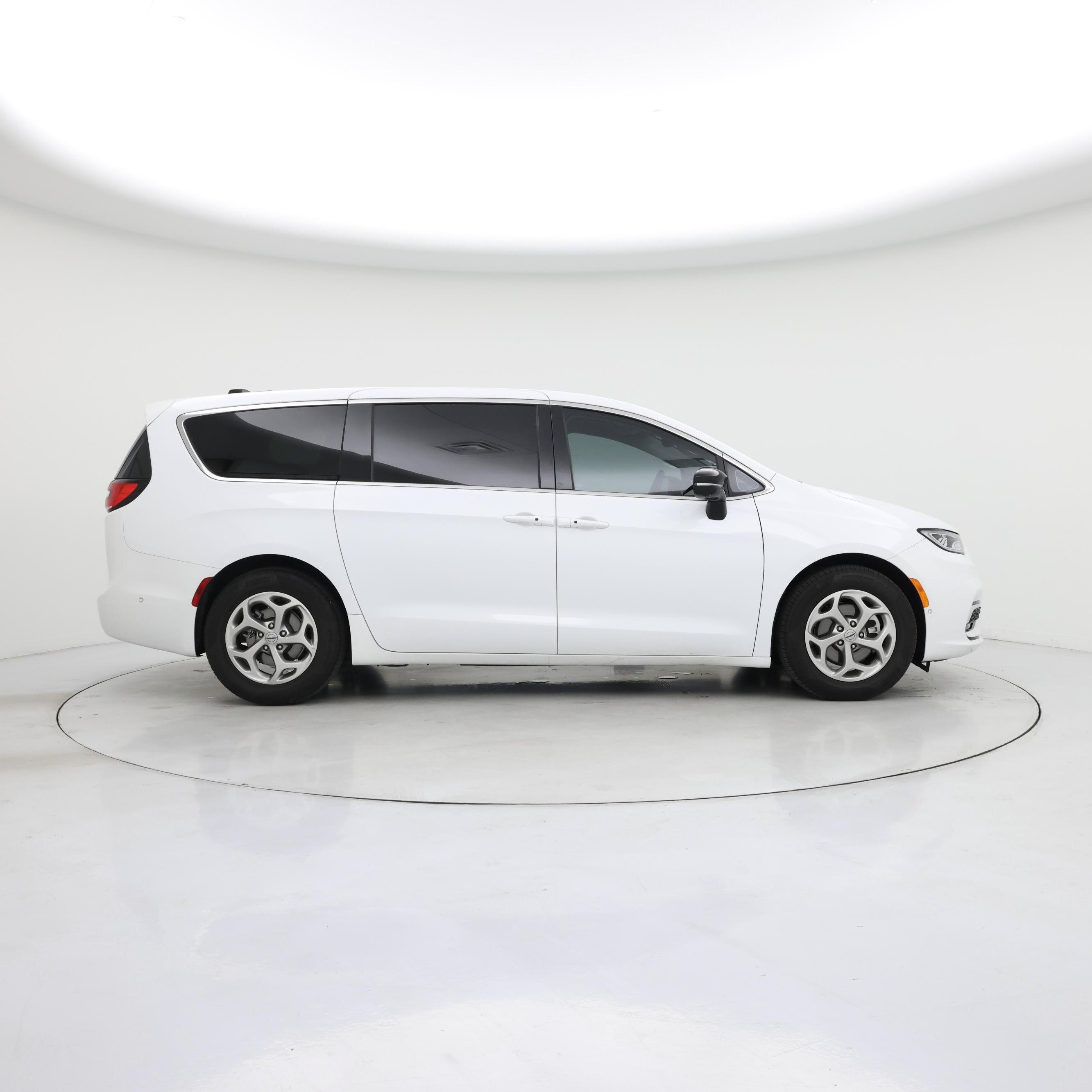 Thumbnail: 2024 Chrysler Pacifica - 7