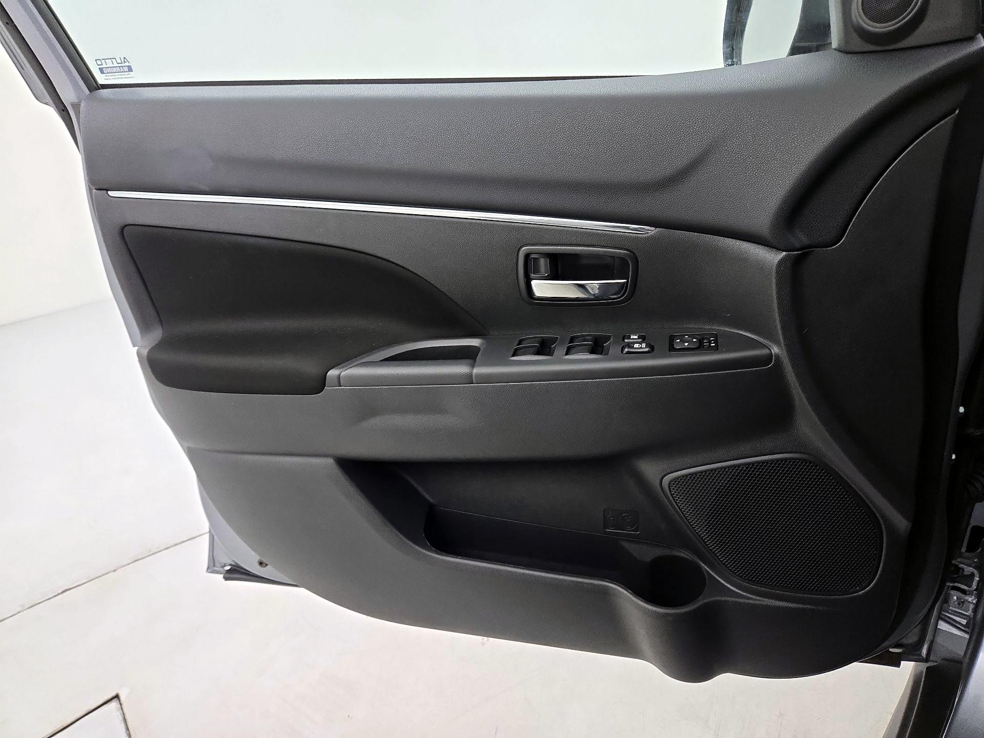 Thumbnail: 2025 Mitsubishi Outlander Sport - 12