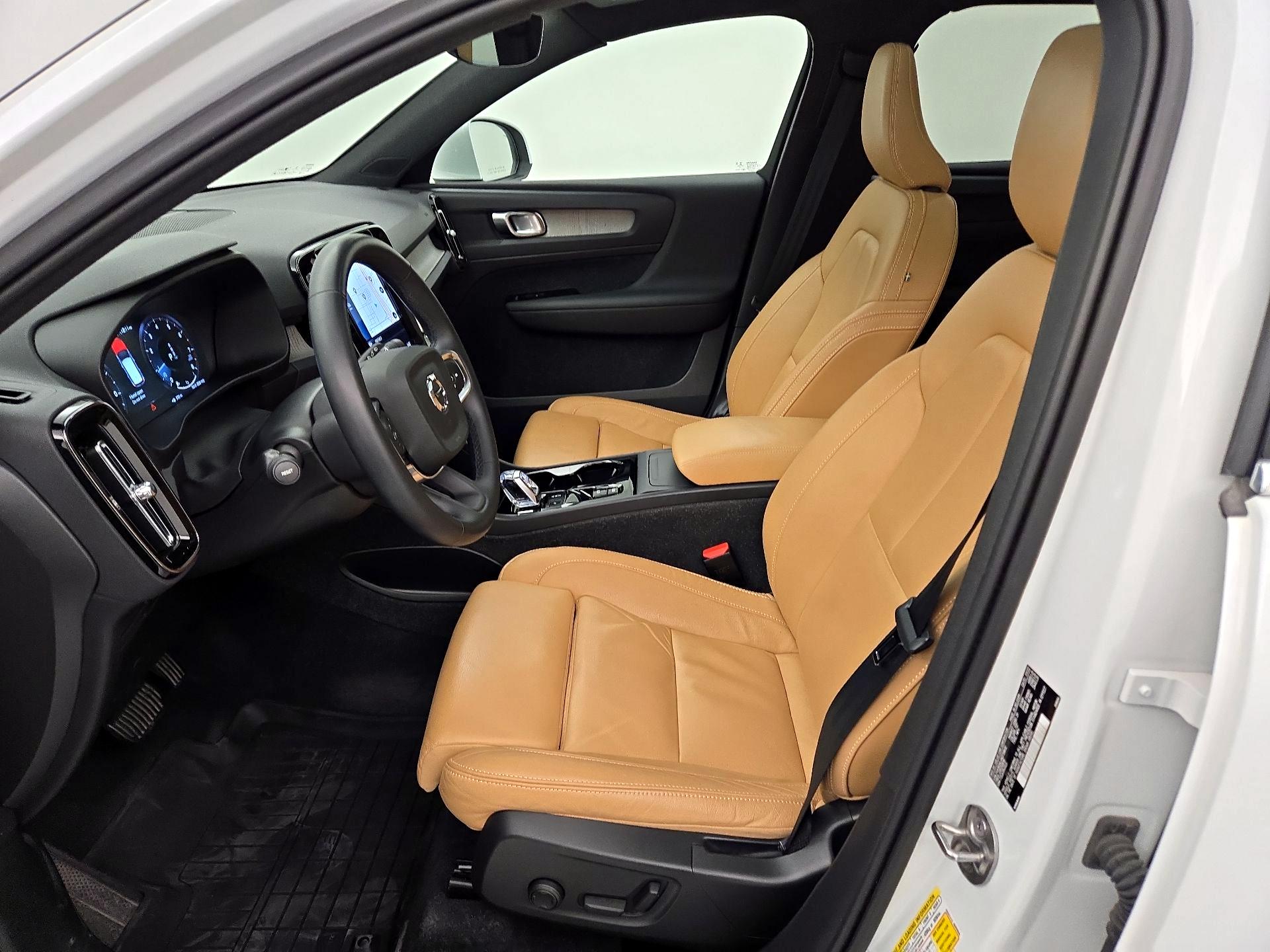 Thumbnail: 2022 Volvo XC40 - 11