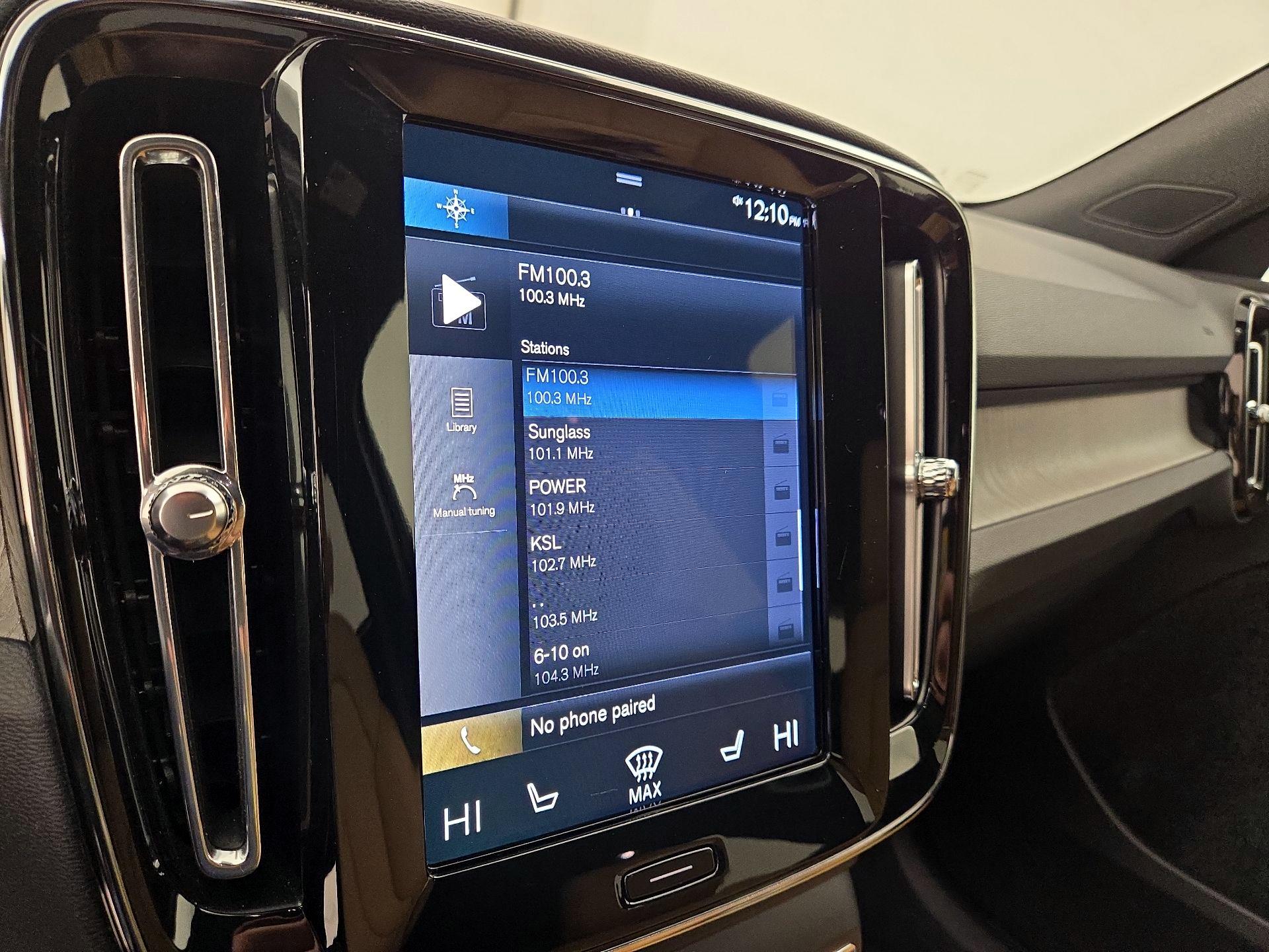 Thumbnail: 2022 Volvo XC40 - 16