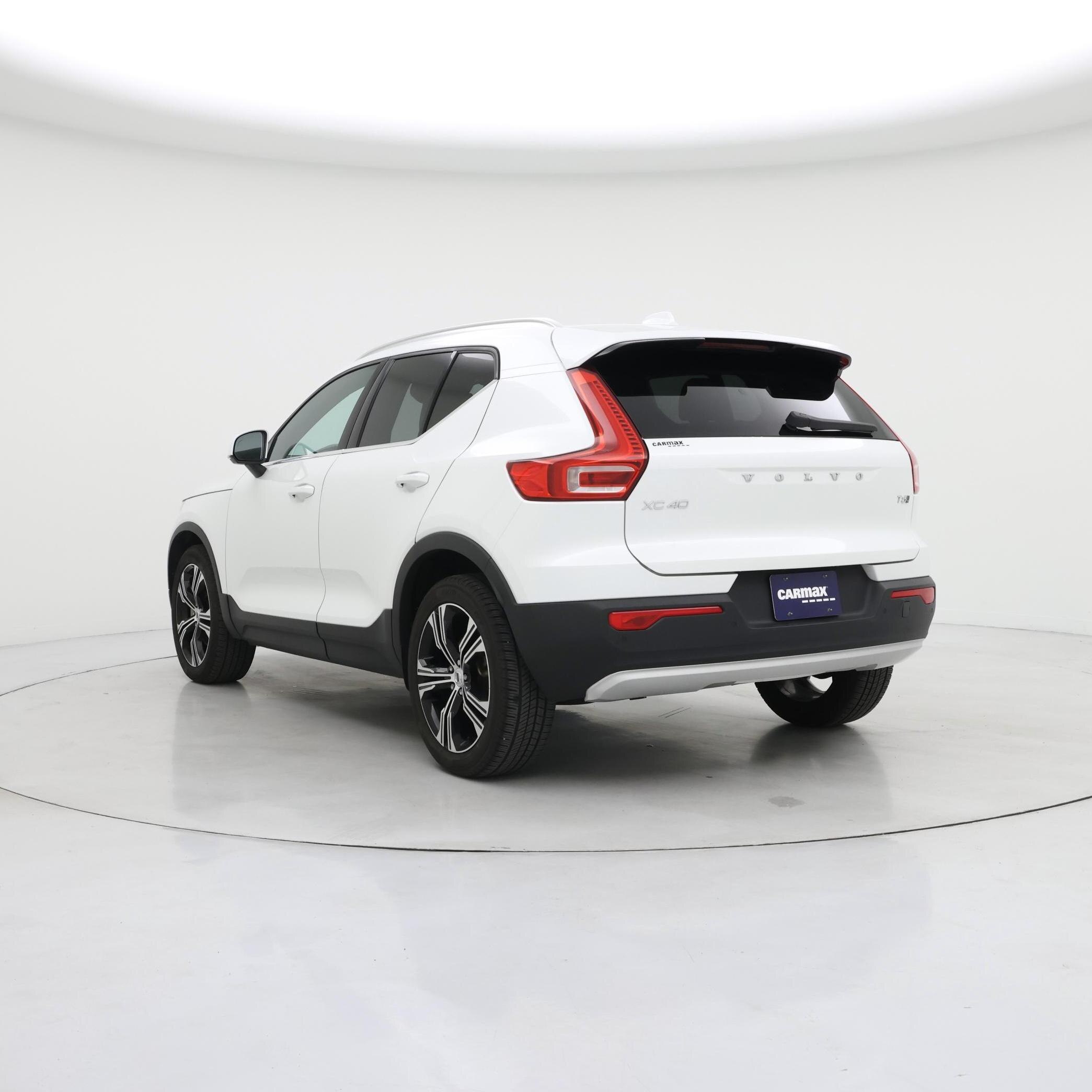 Thumbnail: 2022 Volvo XC40 - 2