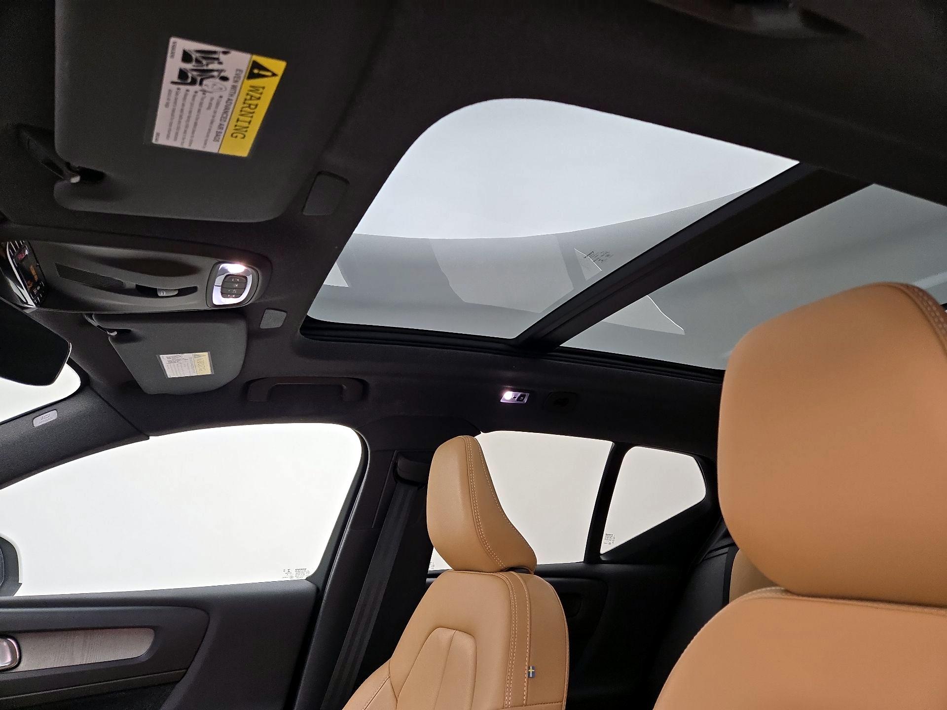 Thumbnail: 2022 Volvo XC40 - 20