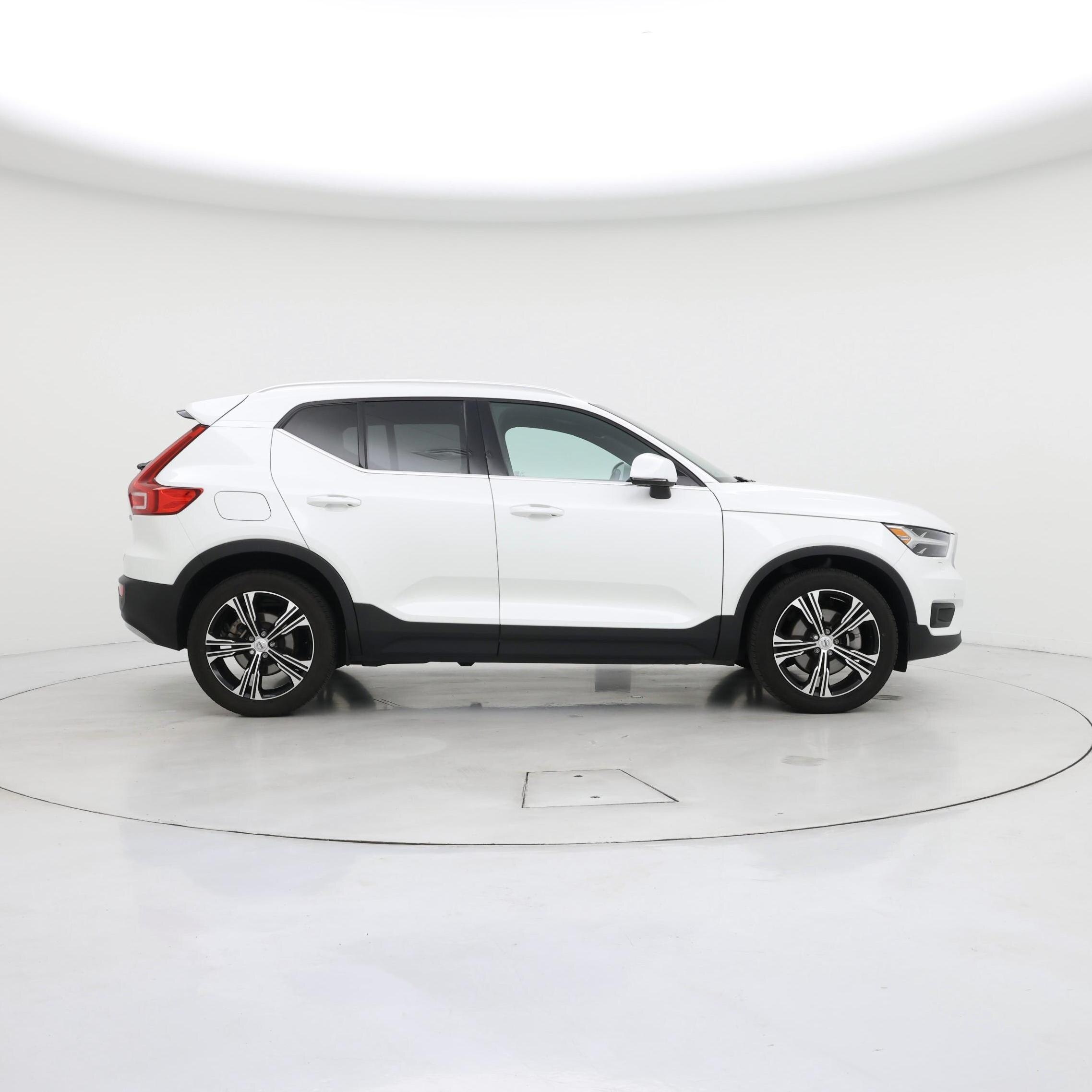 Thumbnail: 2022 Volvo XC40 - 7