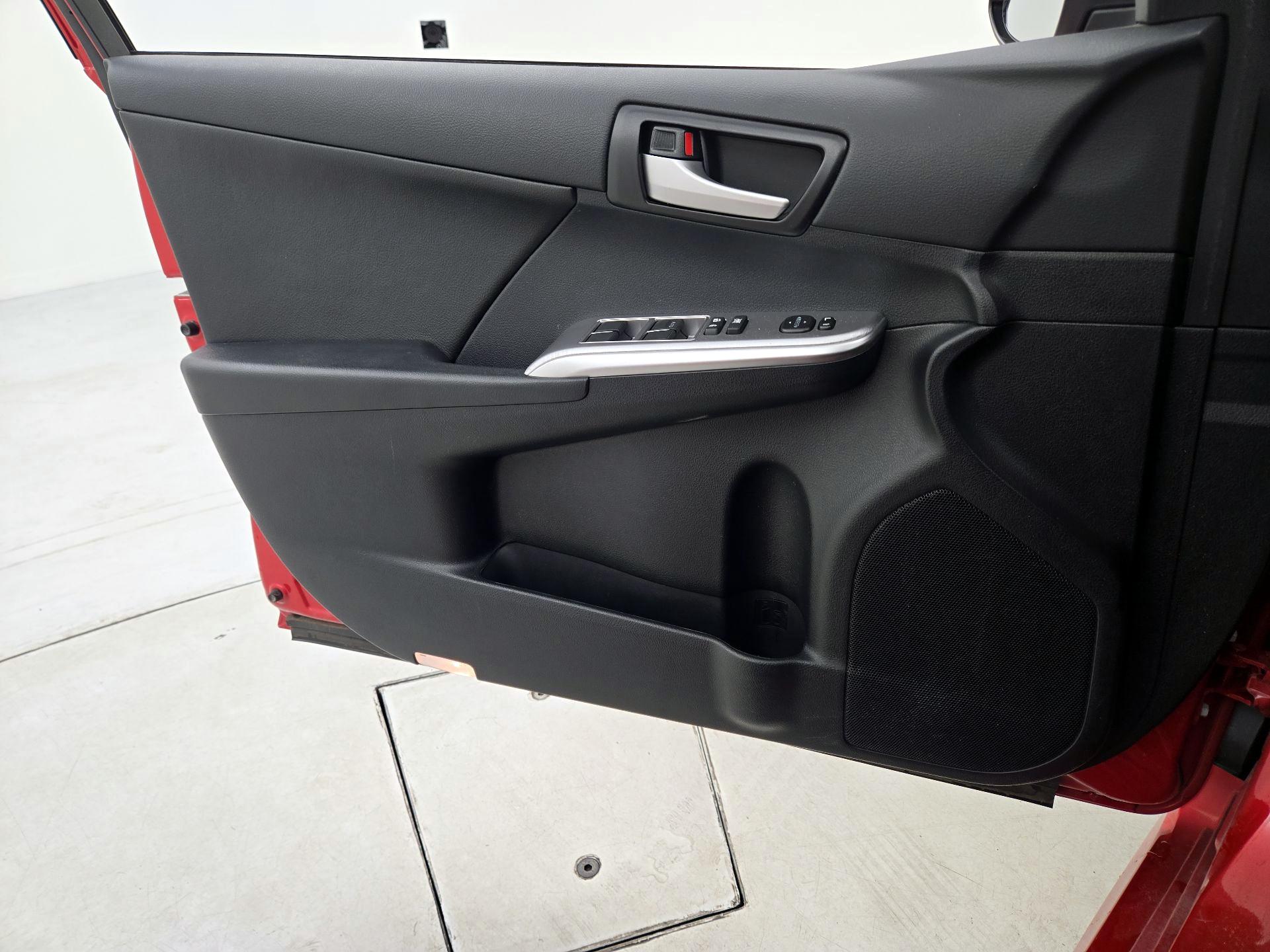 Thumbnail: 2014 Toyota Camry - 12