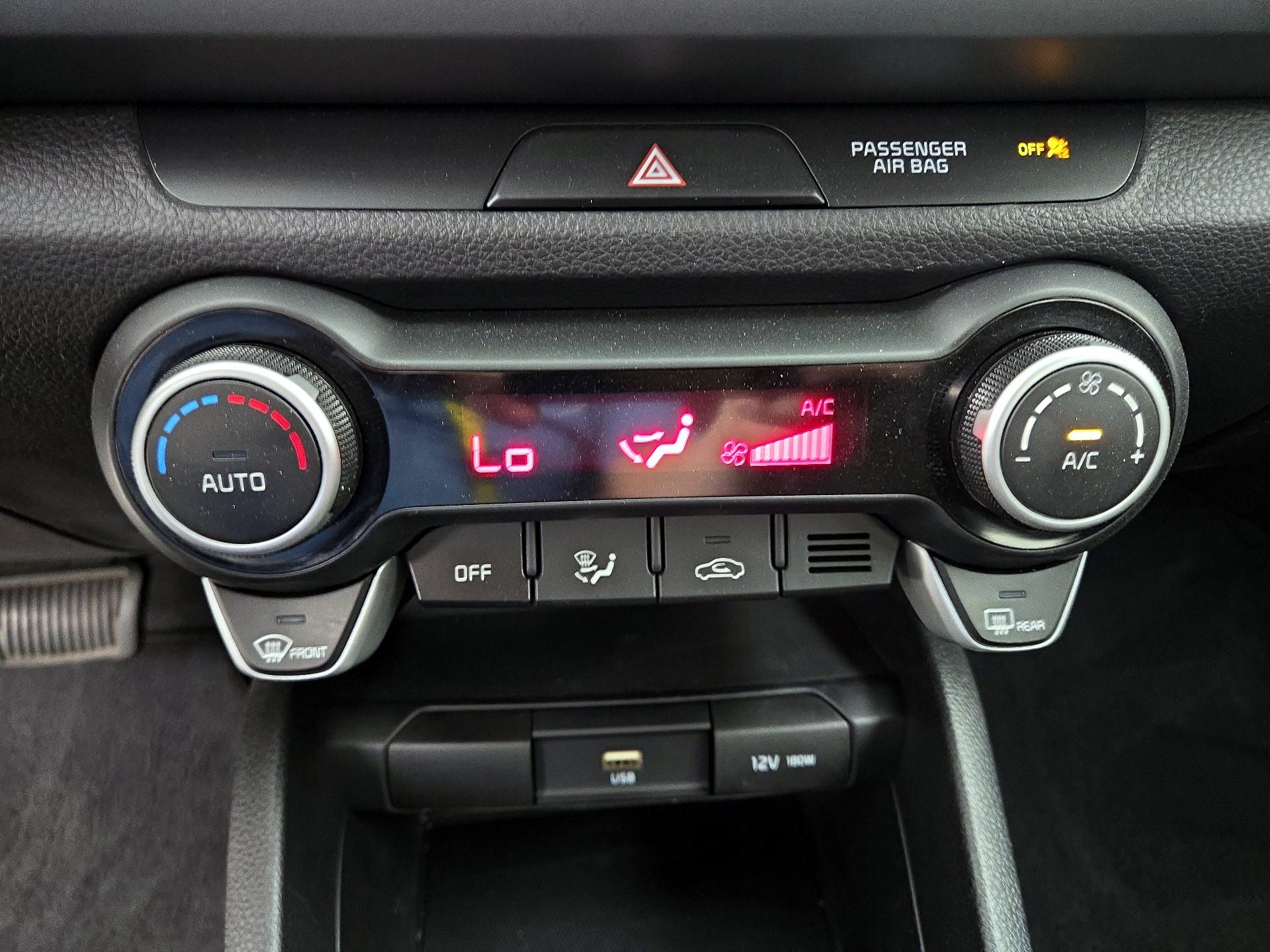 Thumbnail: 2022 Kia Rio - 16