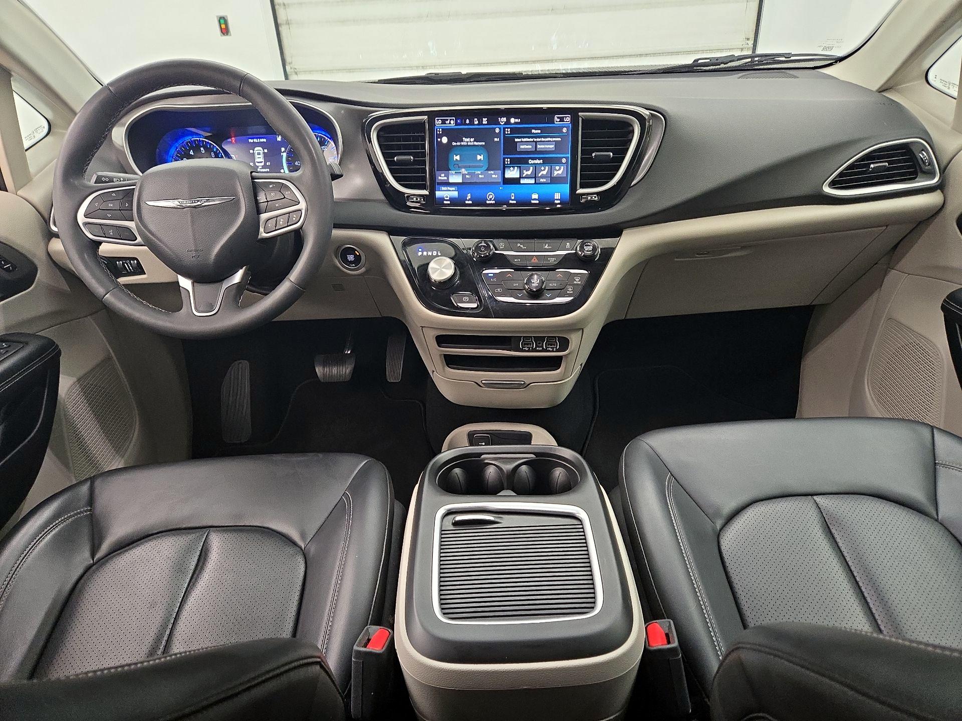 Thumbnail: 2023 Chrysler Pacifica - 9