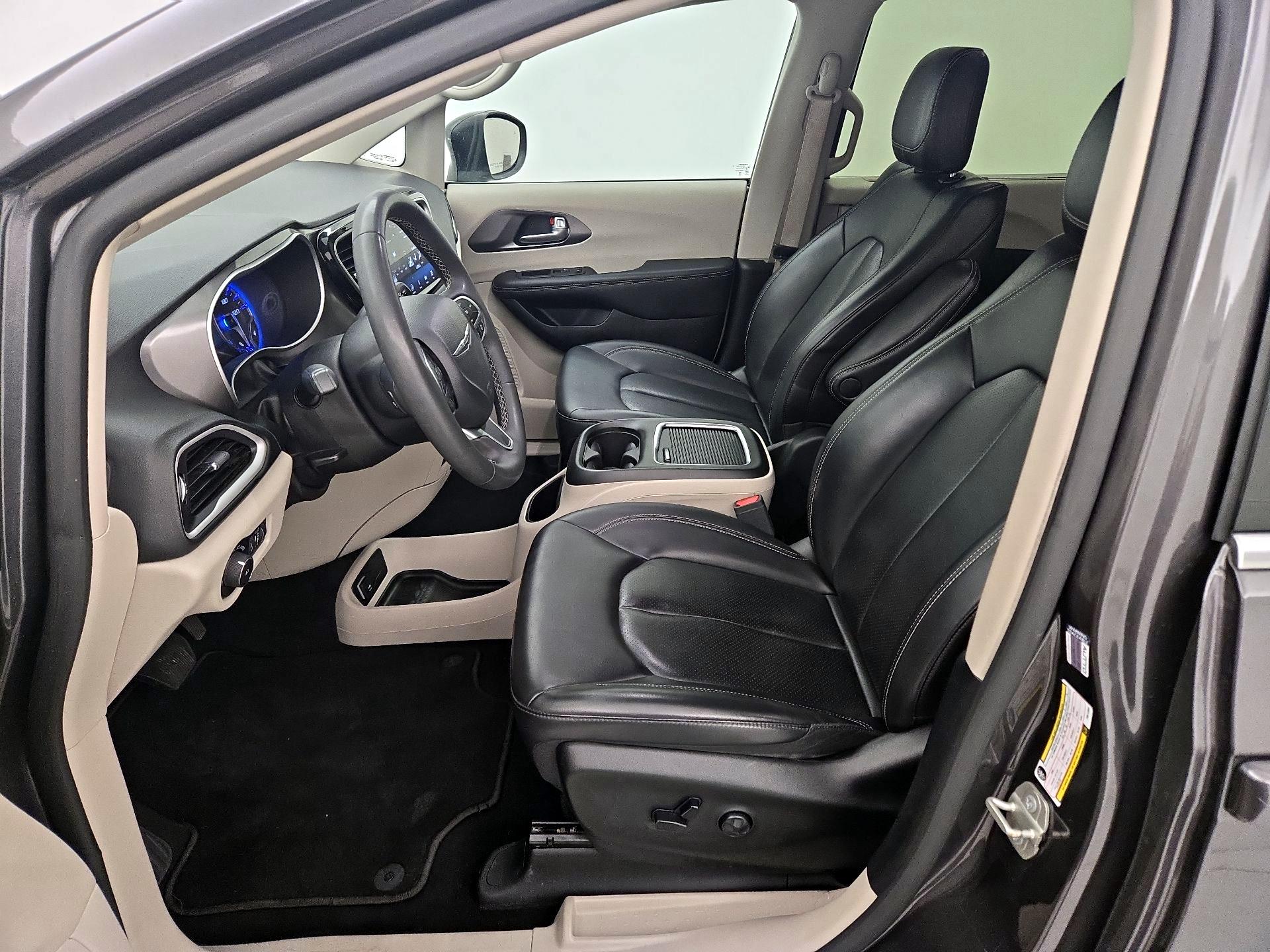 Thumbnail: 2023 Chrysler Pacifica - 11