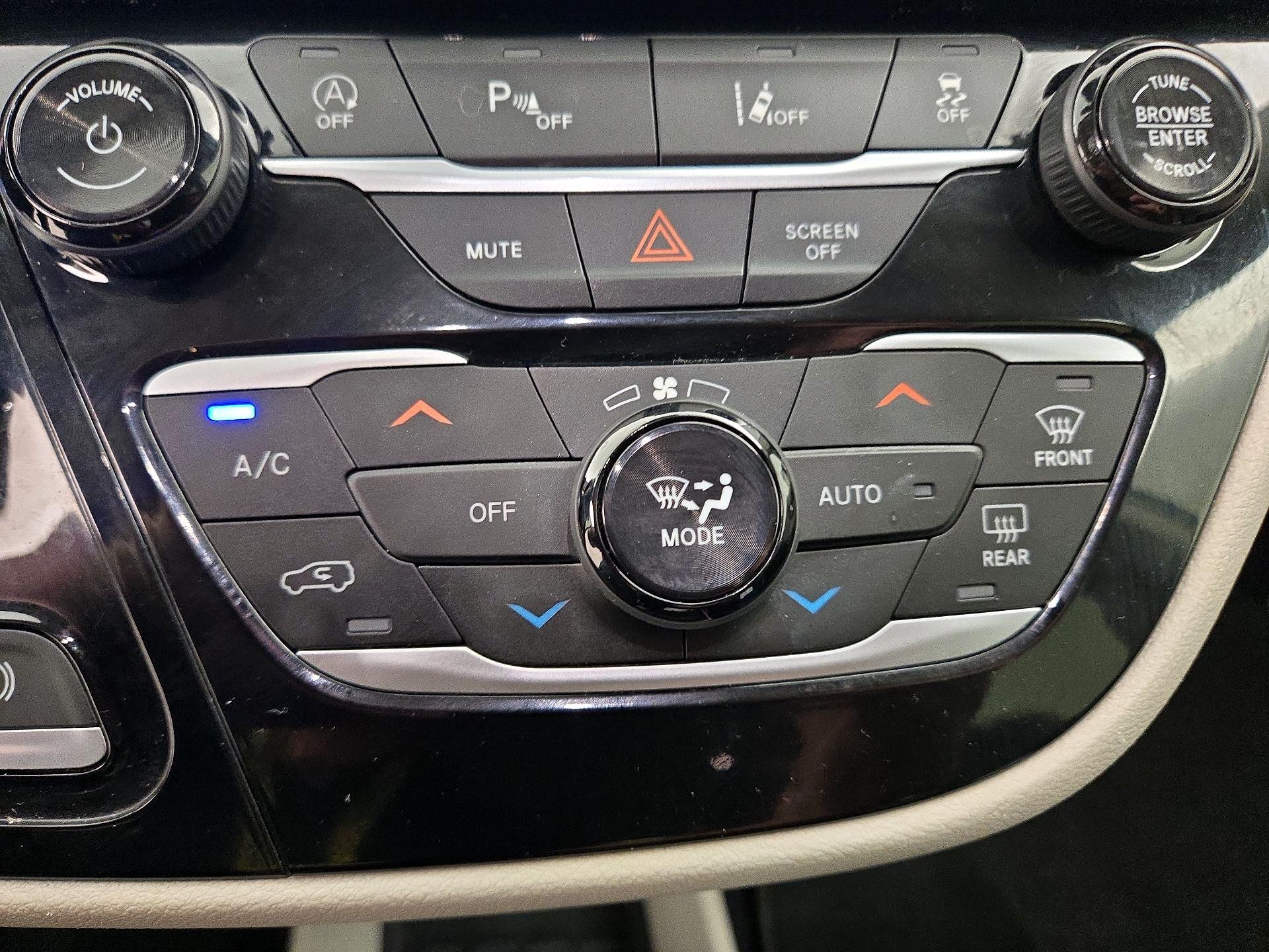 Thumbnail: 2023 Chrysler Pacifica - 16