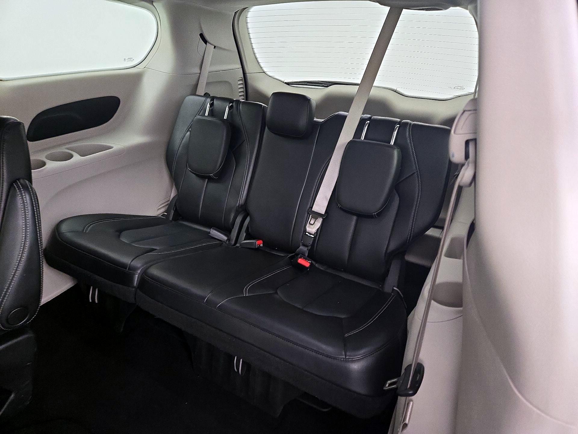 Thumbnail: 2023 Chrysler Pacifica - 20