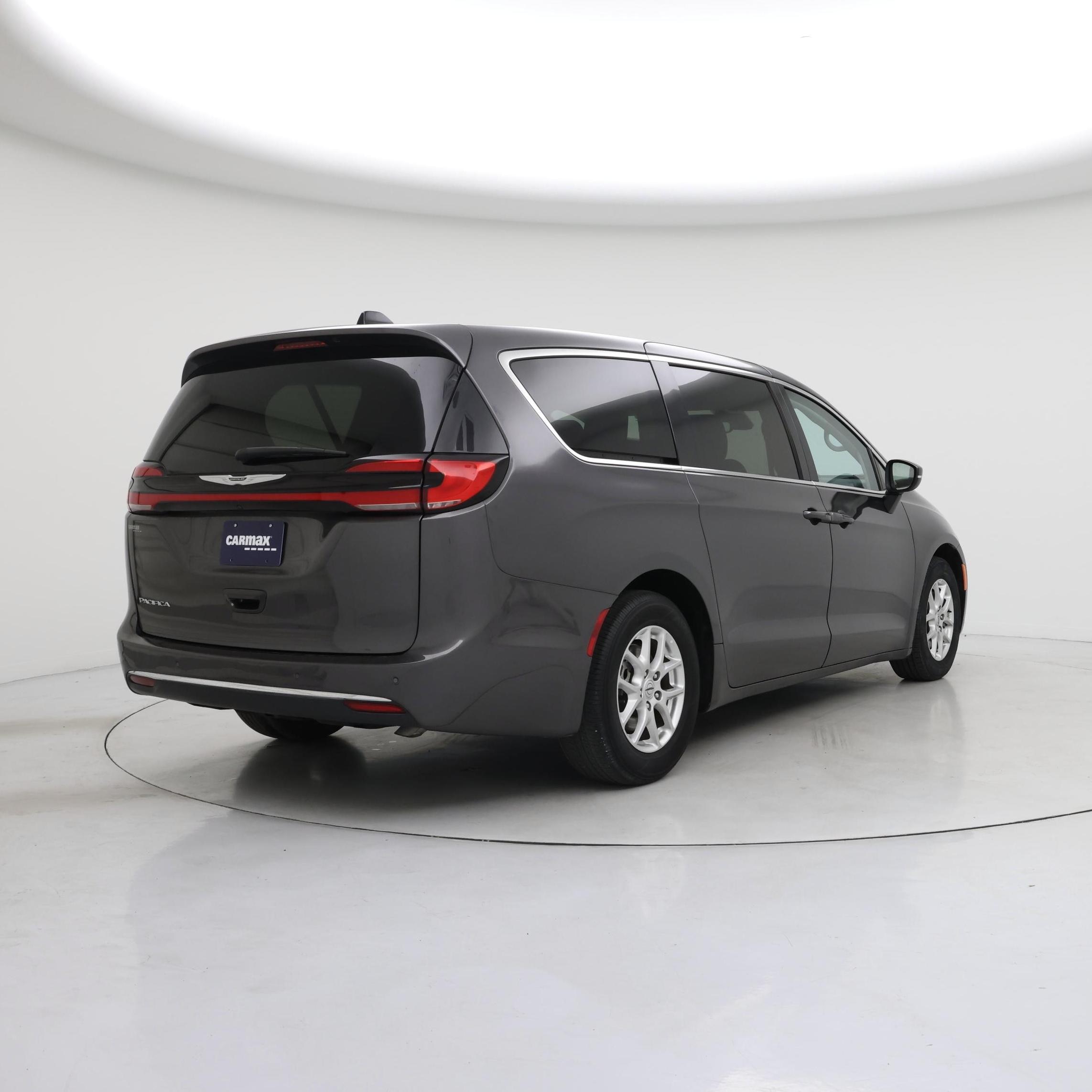 Thumbnail: 2023 Chrysler Pacifica - 8