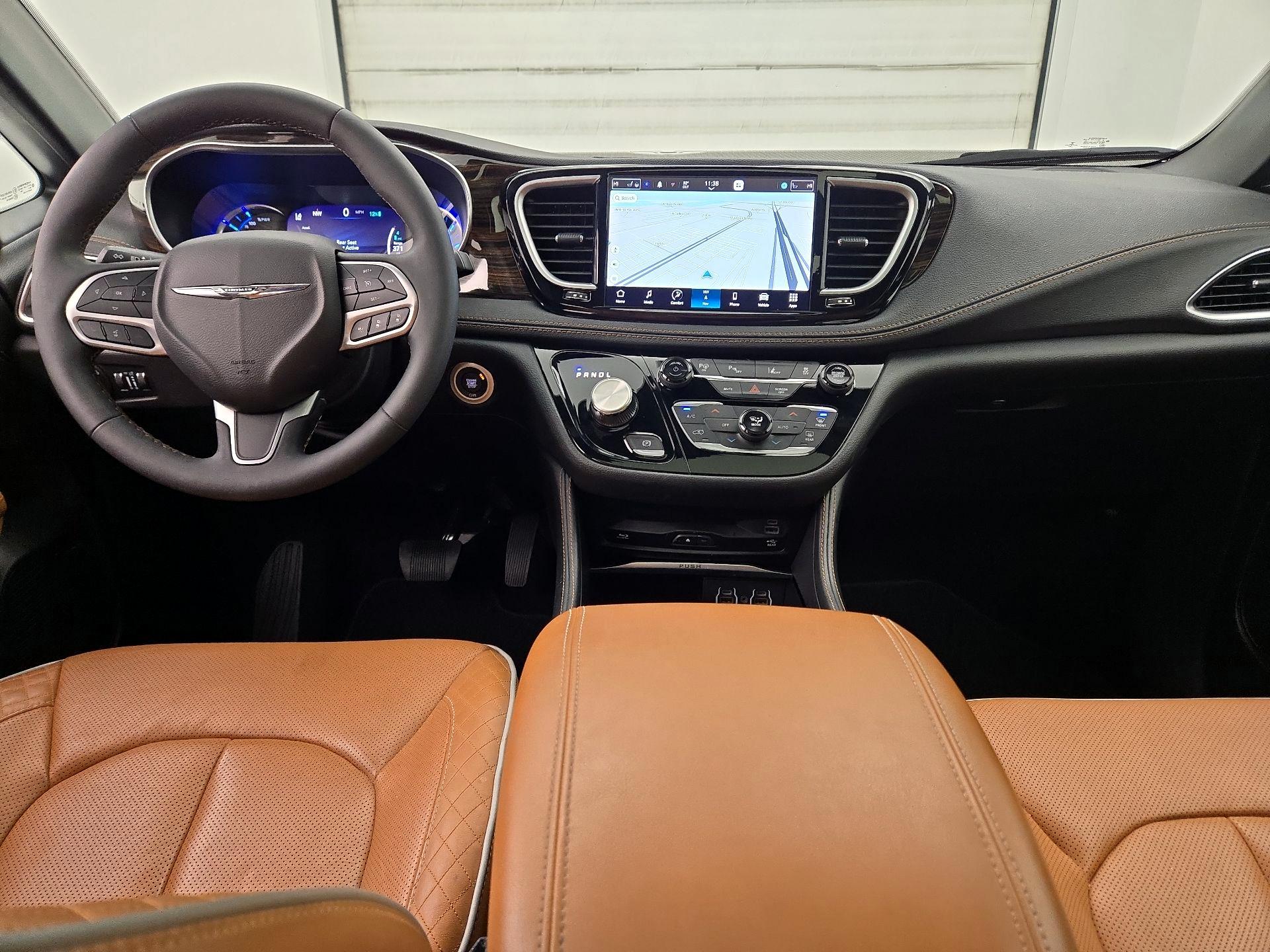 Thumbnail: 2023 Chrysler Pacifica - 9