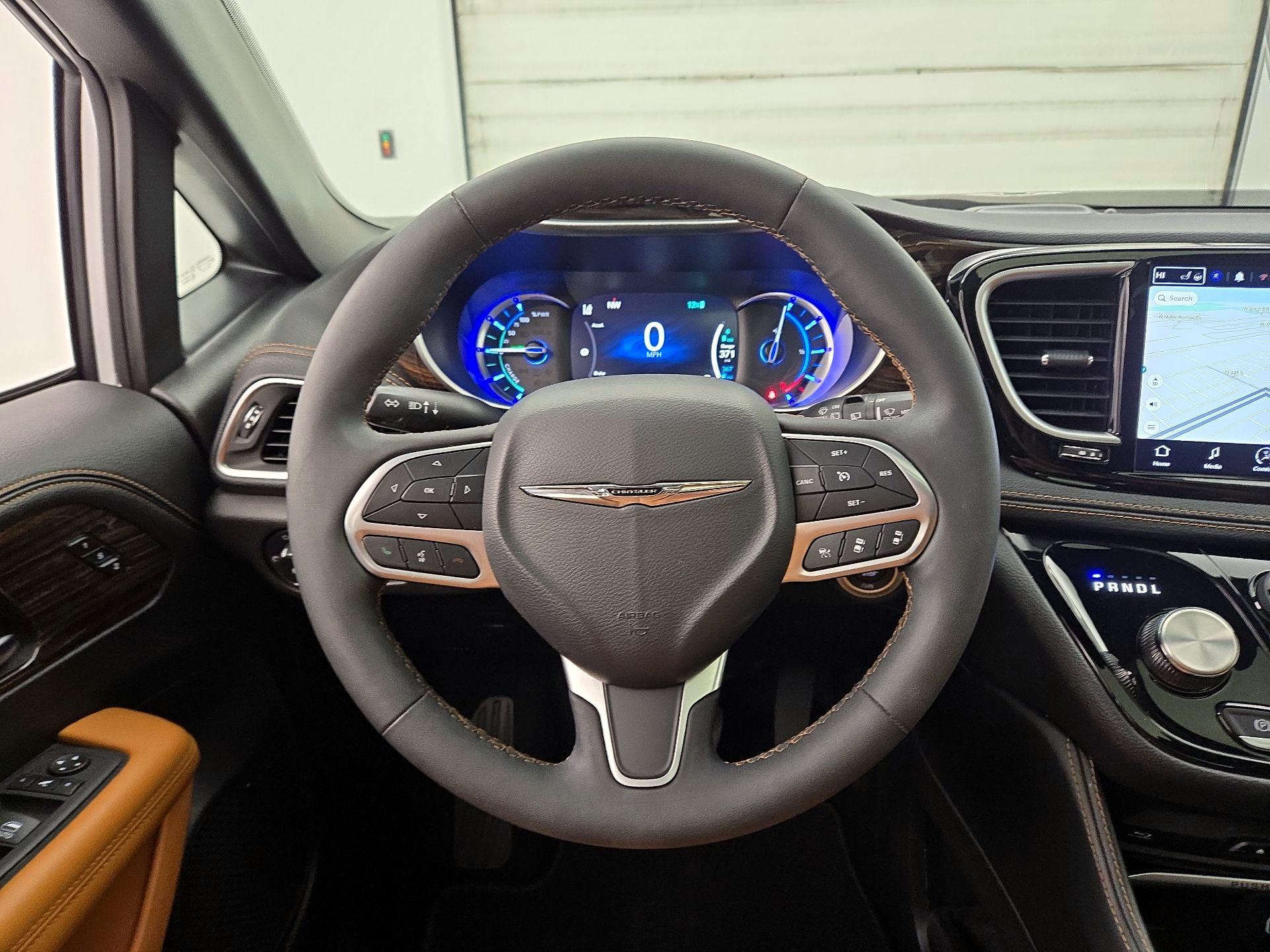 Thumbnail: 2023 Chrysler Pacifica - 10