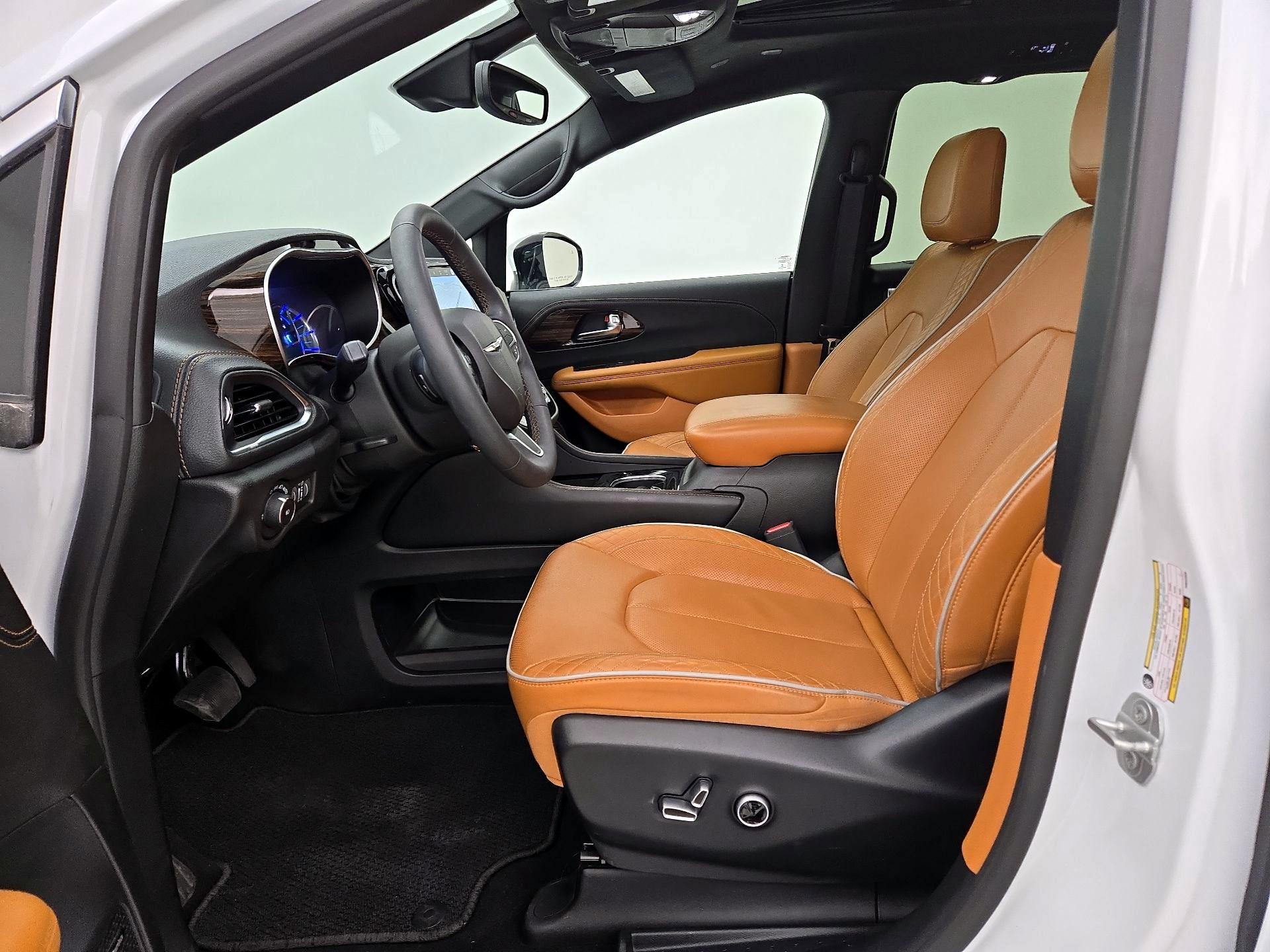 Thumbnail: 2023 Chrysler Pacifica - 11