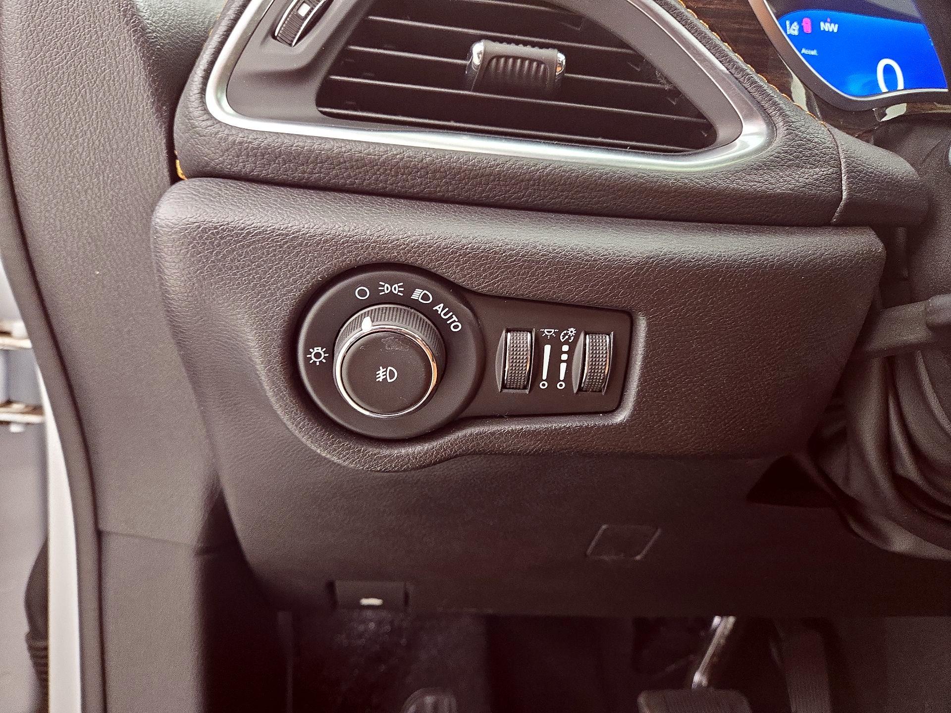 Thumbnail: 2023 Chrysler Pacifica - 13