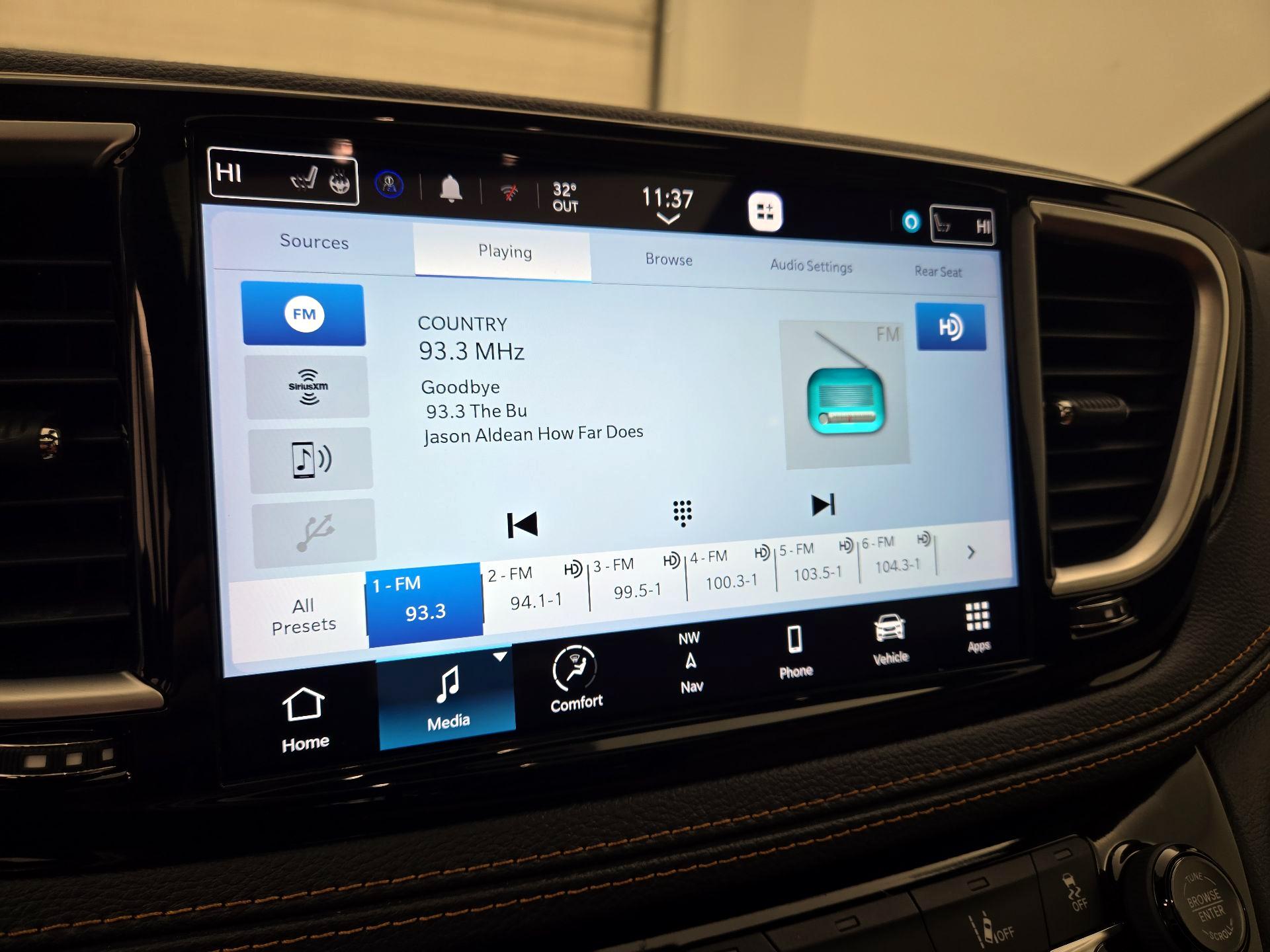 Thumbnail: 2023 Chrysler Pacifica - 16