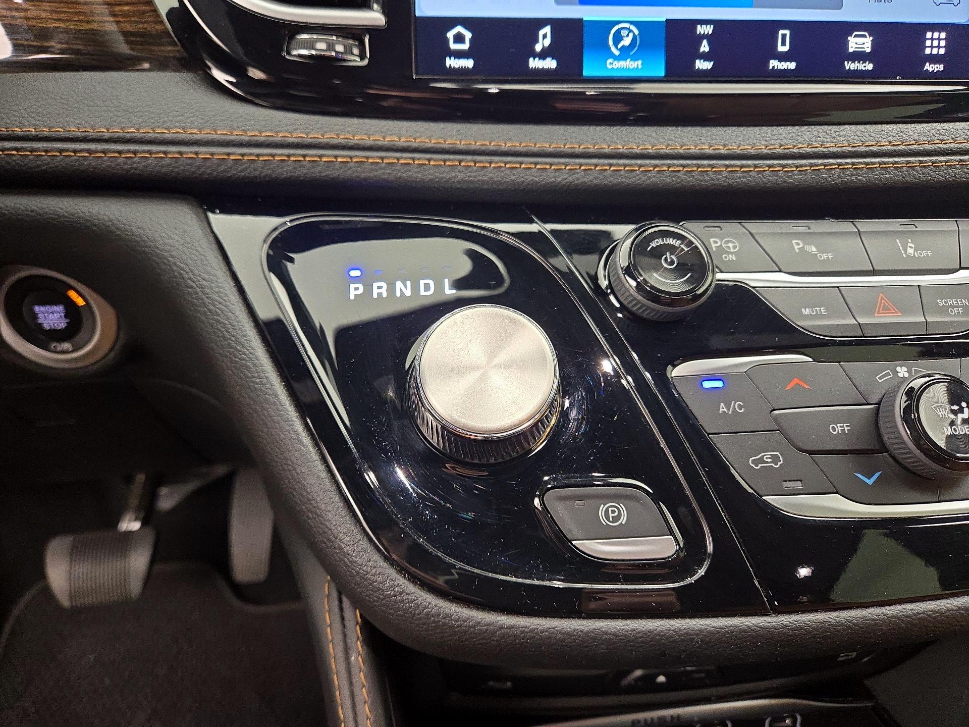 Thumbnail: 2023 Chrysler Pacifica - 18