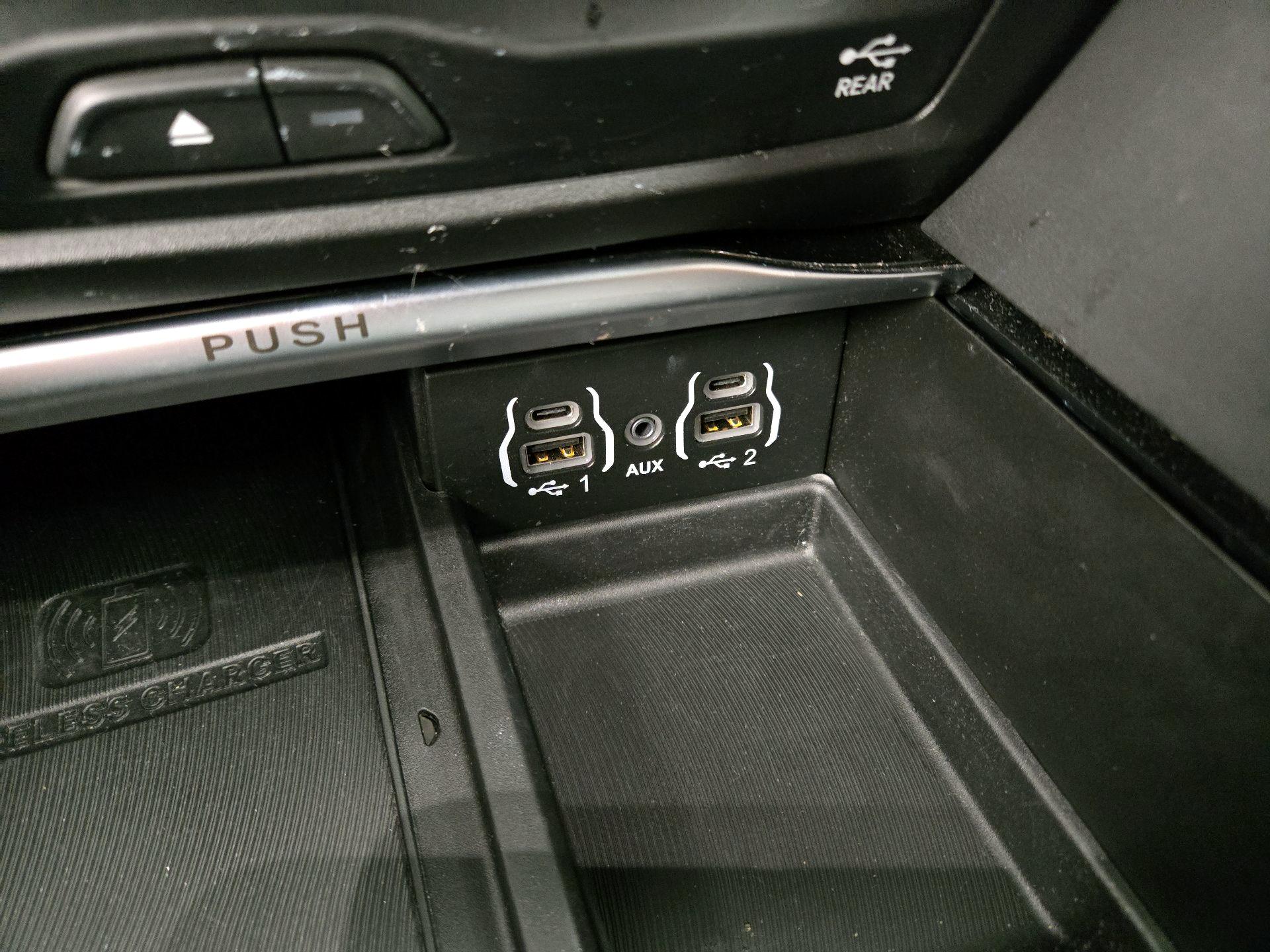 Thumbnail: 2023 Chrysler Pacifica - 19