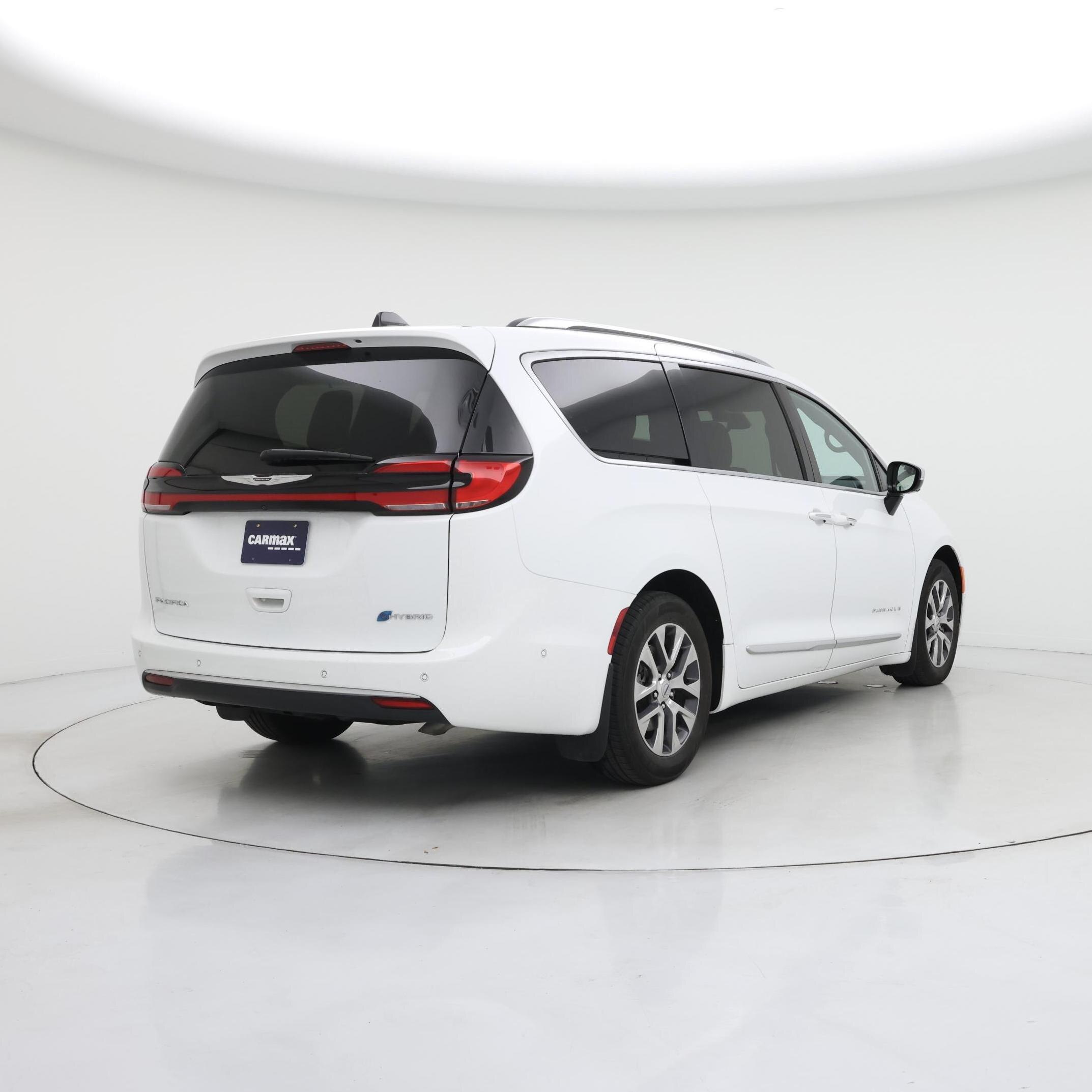 Thumbnail: 2023 Chrysler Pacifica - 8