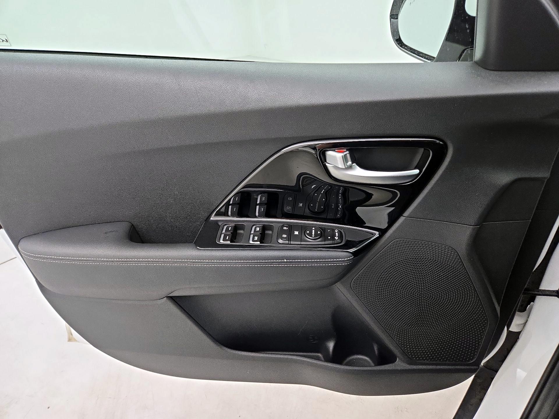 Thumbnail: 2022 Kia Niro - 12