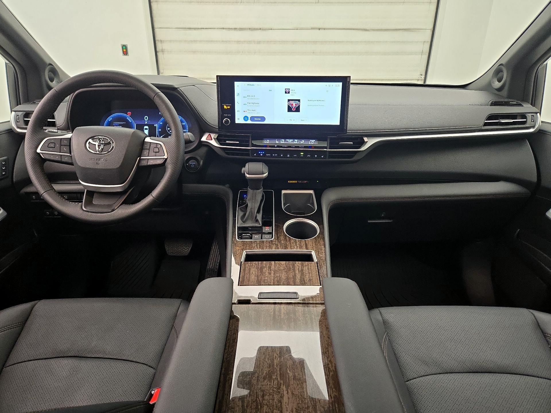 Thumbnail: 2025 Toyota Sienna - 9