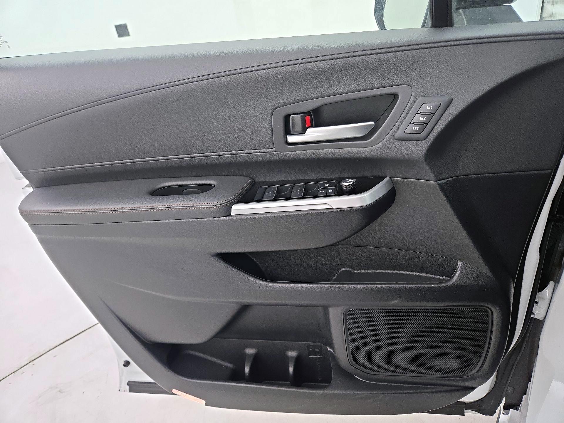 Thumbnail: 2025 Toyota Sienna - 12