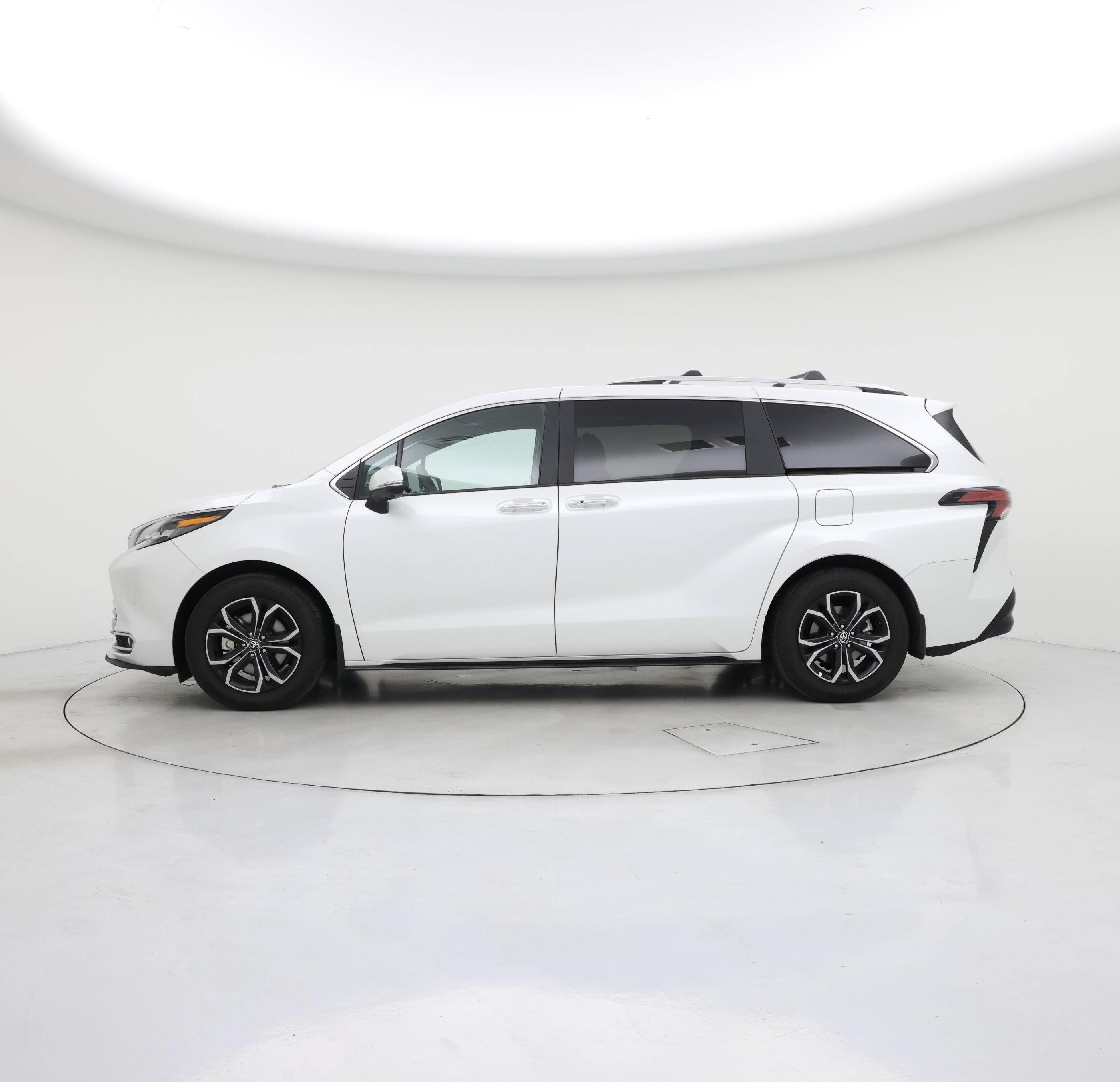 Thumbnail: 2025 Toyota Sienna - 3