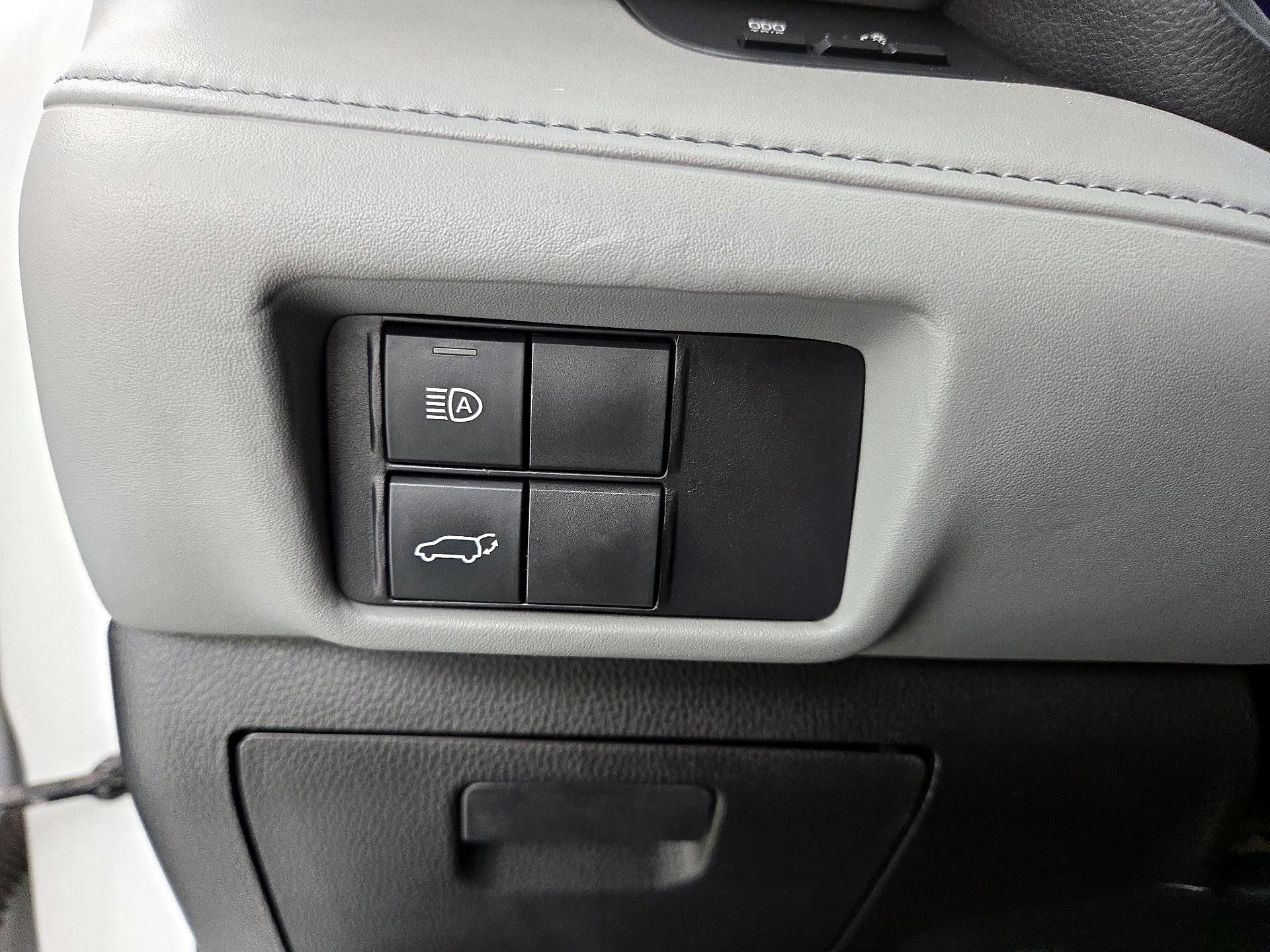 Thumbnail: 2020 Toyota Highlander - 13