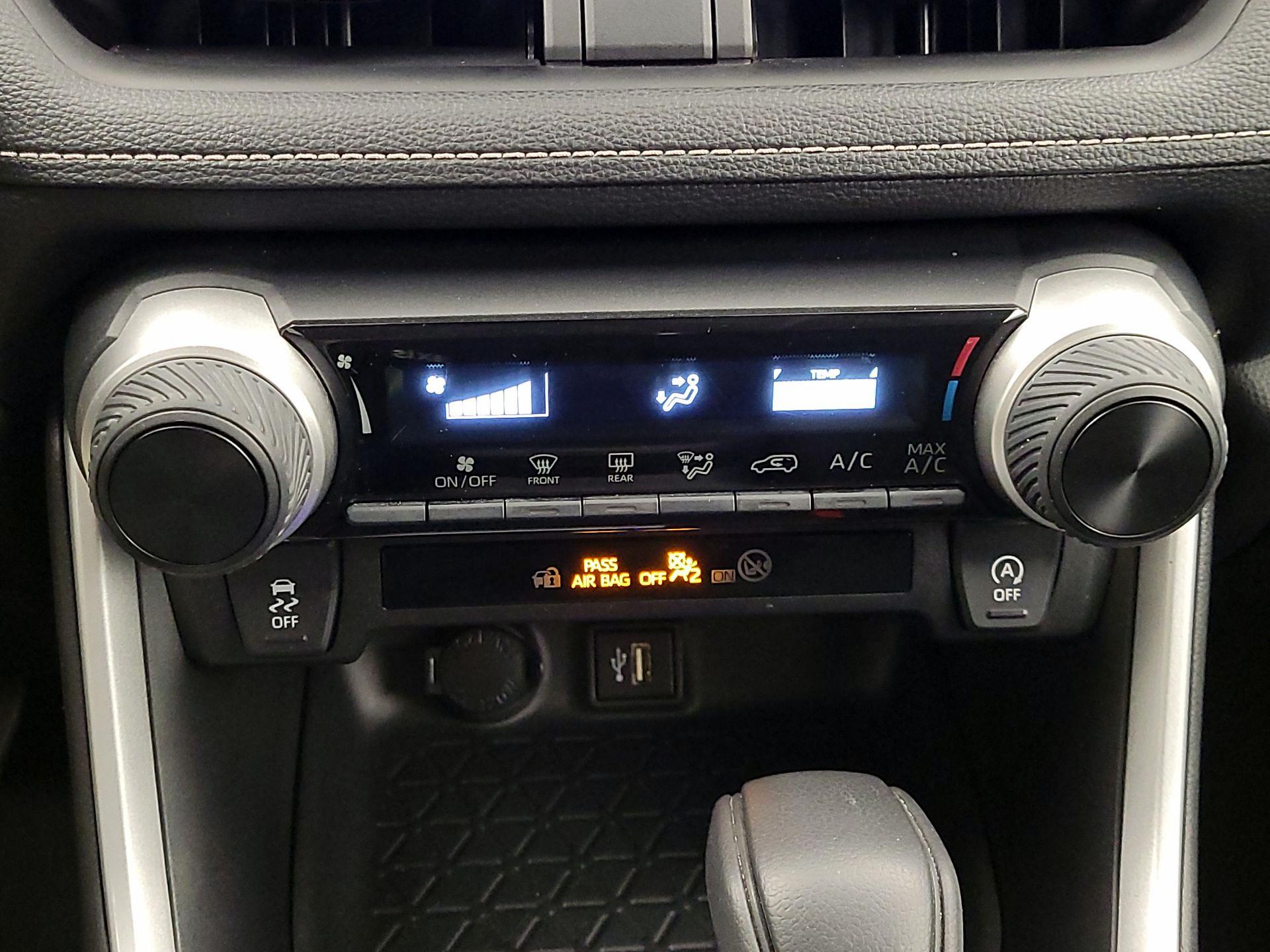 Thumbnail: 2024 Toyota RAV4 - 17